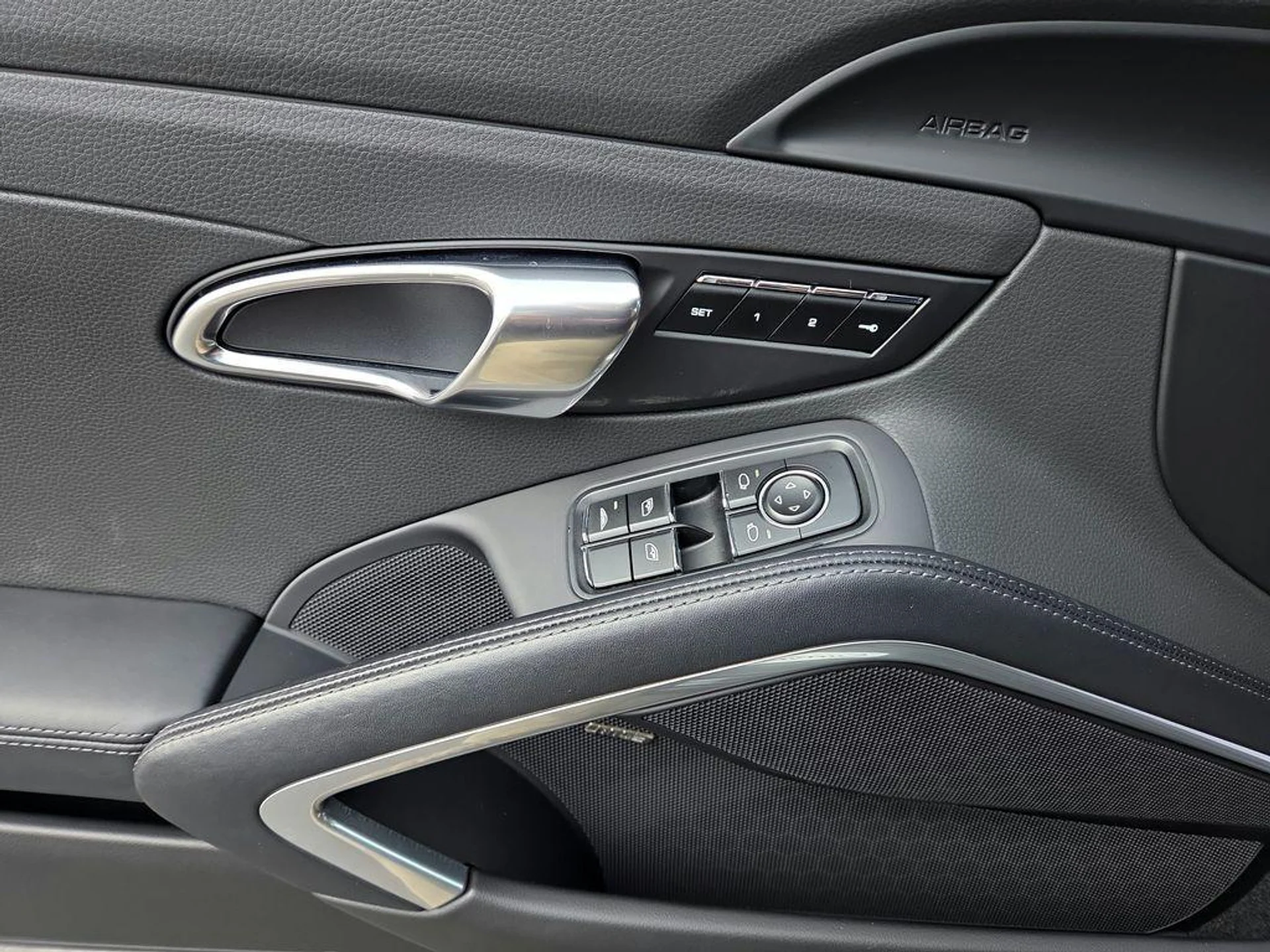 mph007_92568925_Mbw5_E8o_W660c2n_Qa_05_SR_Ftj_OPU_0673661391