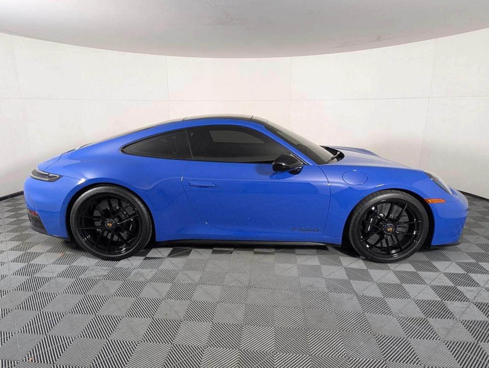 mph007_926707999_djc_DLFO_Ji3_Op_Dy_AH_Vf_R_Rnn4_F8_U_64001f2c16