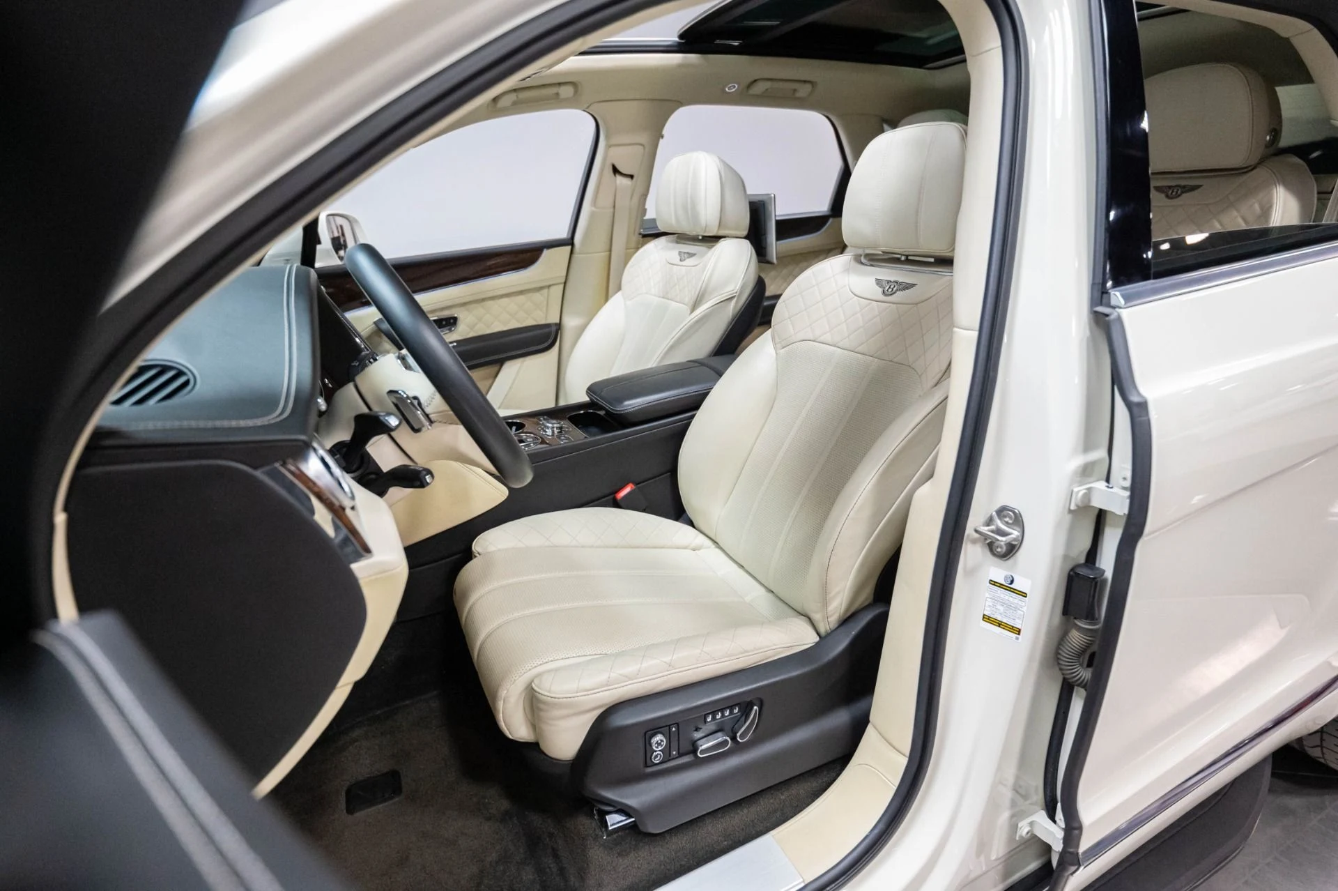 mph007_932991014_Used_2017_Bentley_Bentayga_W12_1787159716_30a2f8f1cb