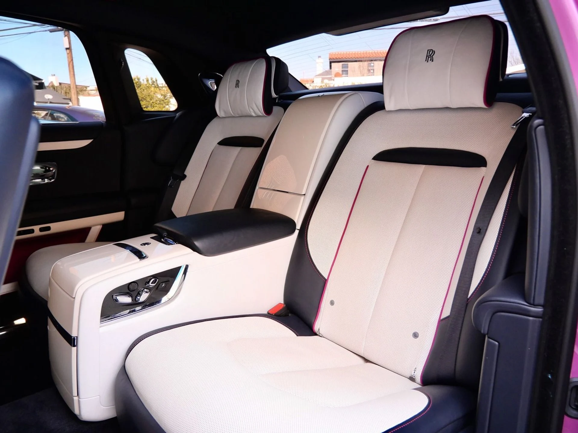 mph007_950835240_dfc45e1e0be048f79169c44de8bf8608_9c3417622b