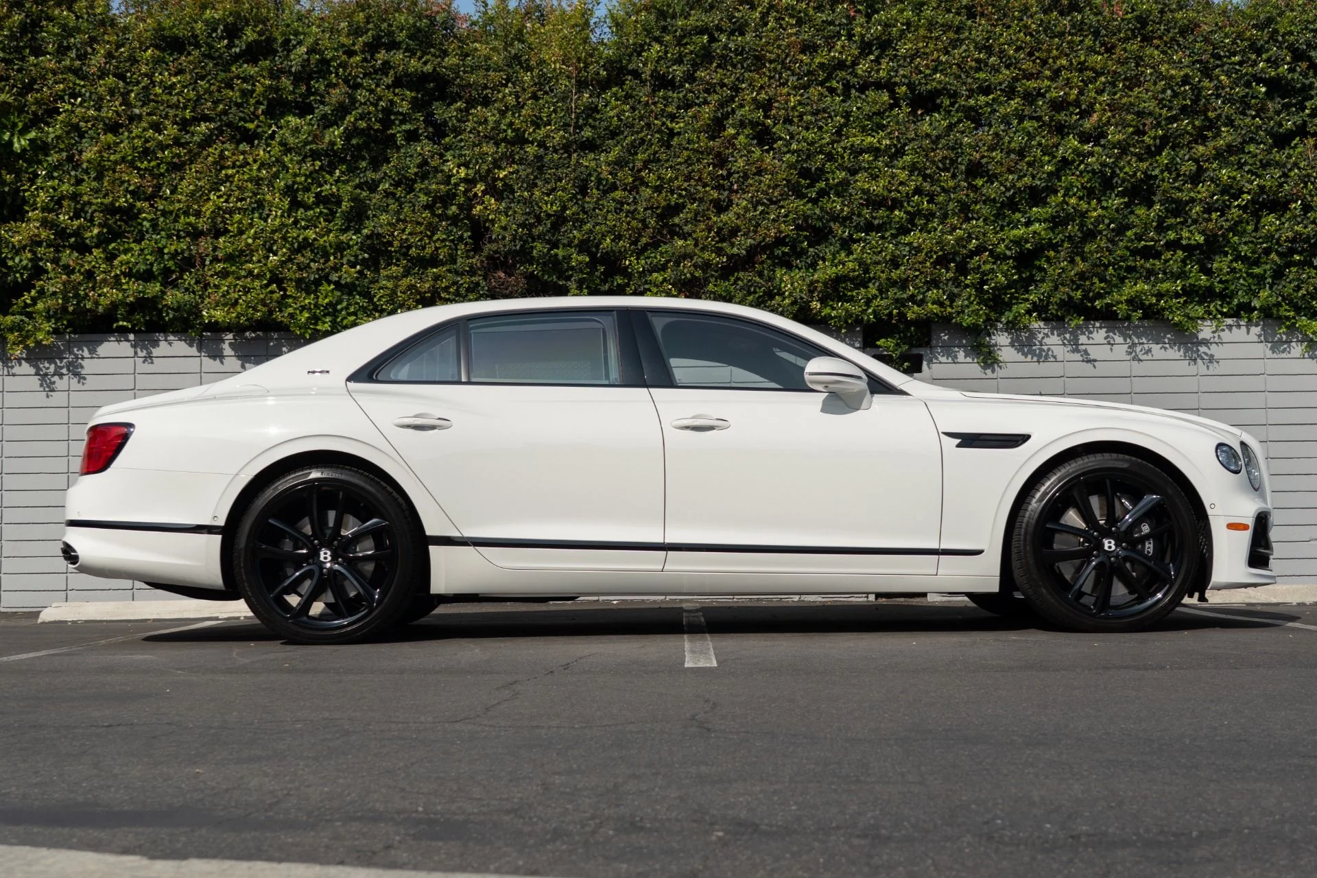 mph007_951035181_Used_2024_Bentley_Flying_Spur_Edition_8_1757964716_f358840544