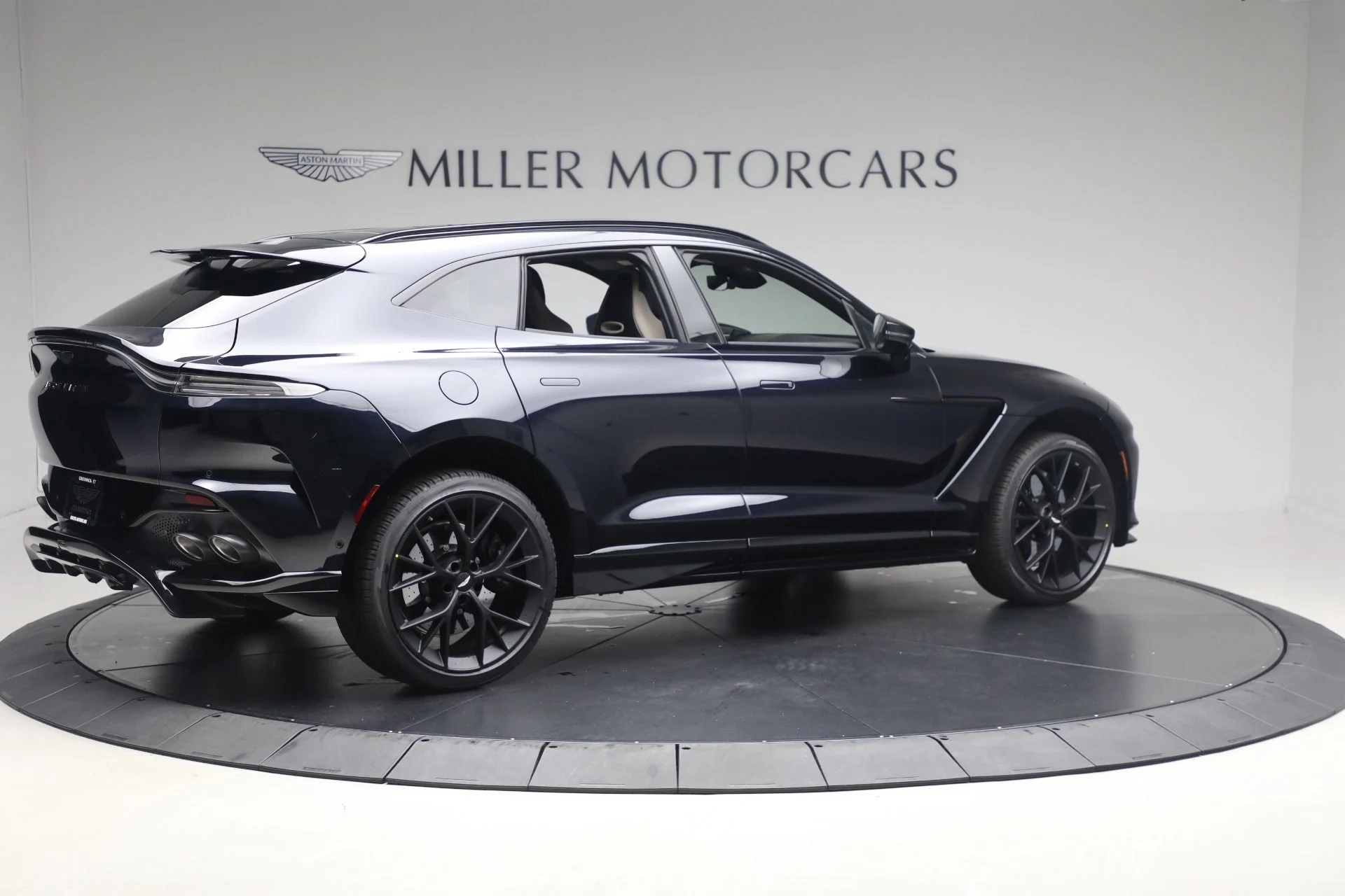 mph007_953454324_New_2025_Aston_Martin_DBX_707_baf41daebd