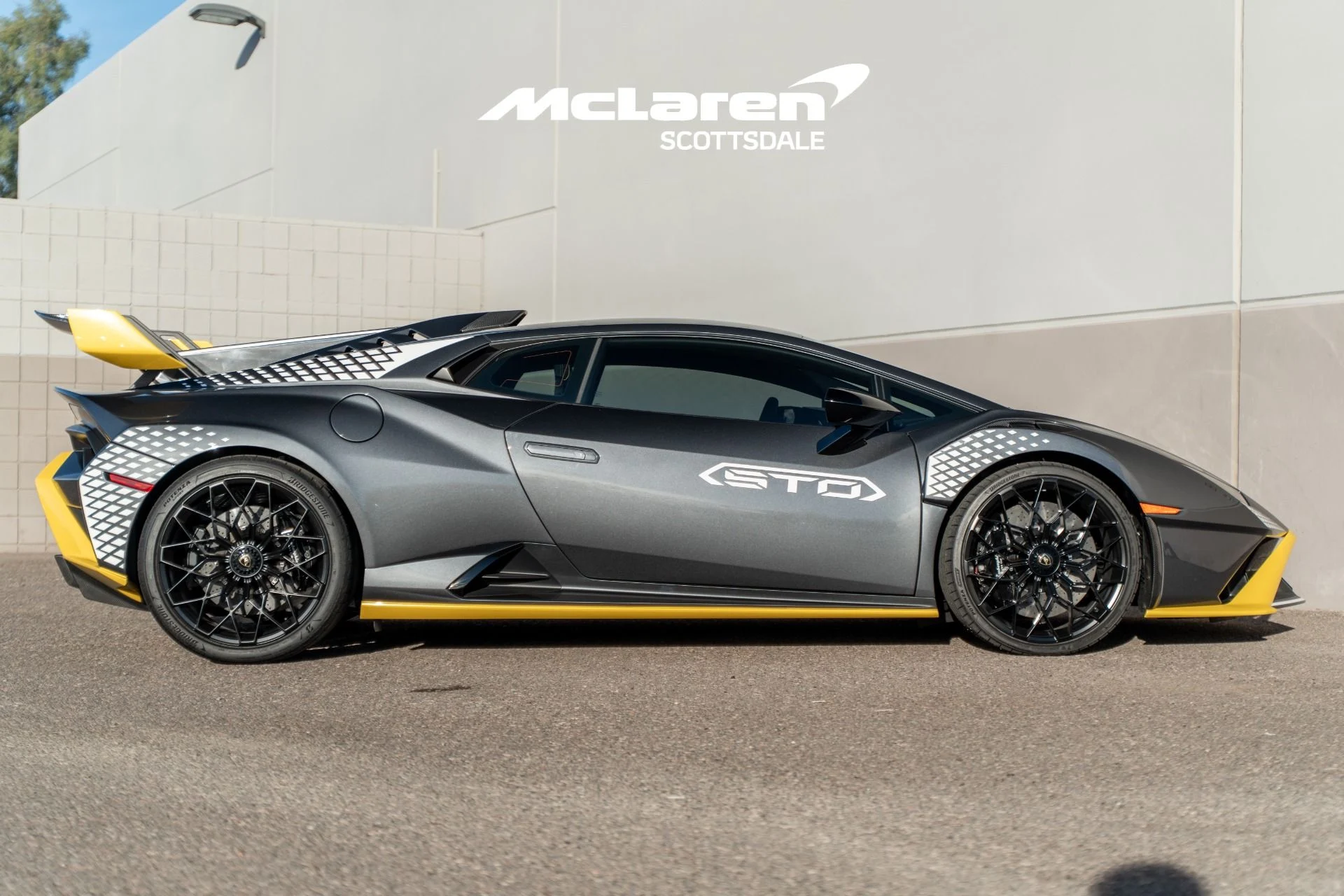 mph007_966700304_Used_2022_LAMBORGHINI_HURACAN_STO_STO_1768681389_e6de6dae46