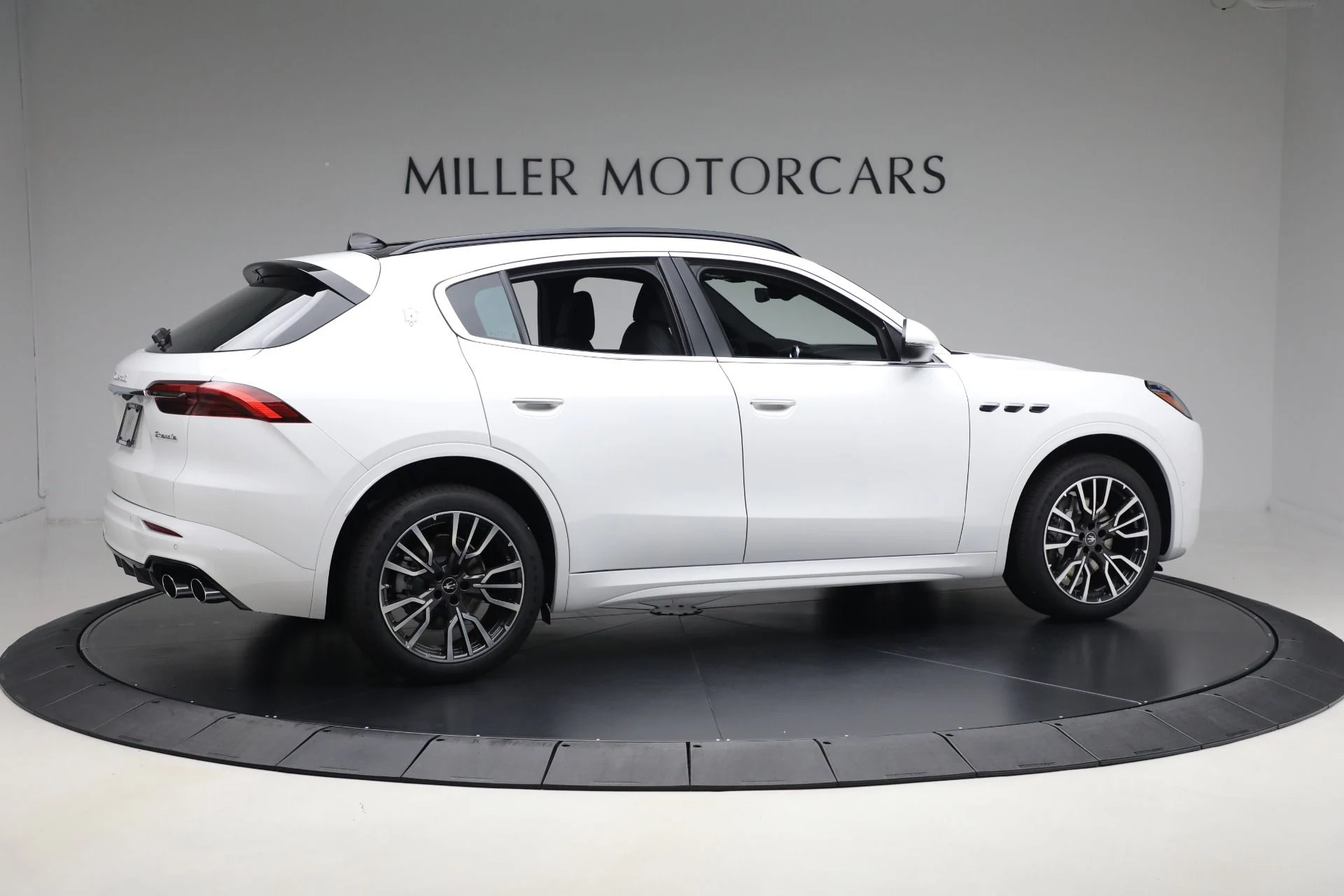 mph007_97067762_New_2025_Maserati_Grecale_53fe4ffa23