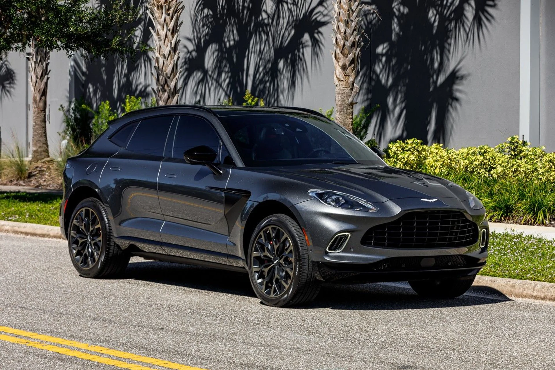 mph007_976420320_Used_2021_Aston_Martin_DBX_d10abc50ba