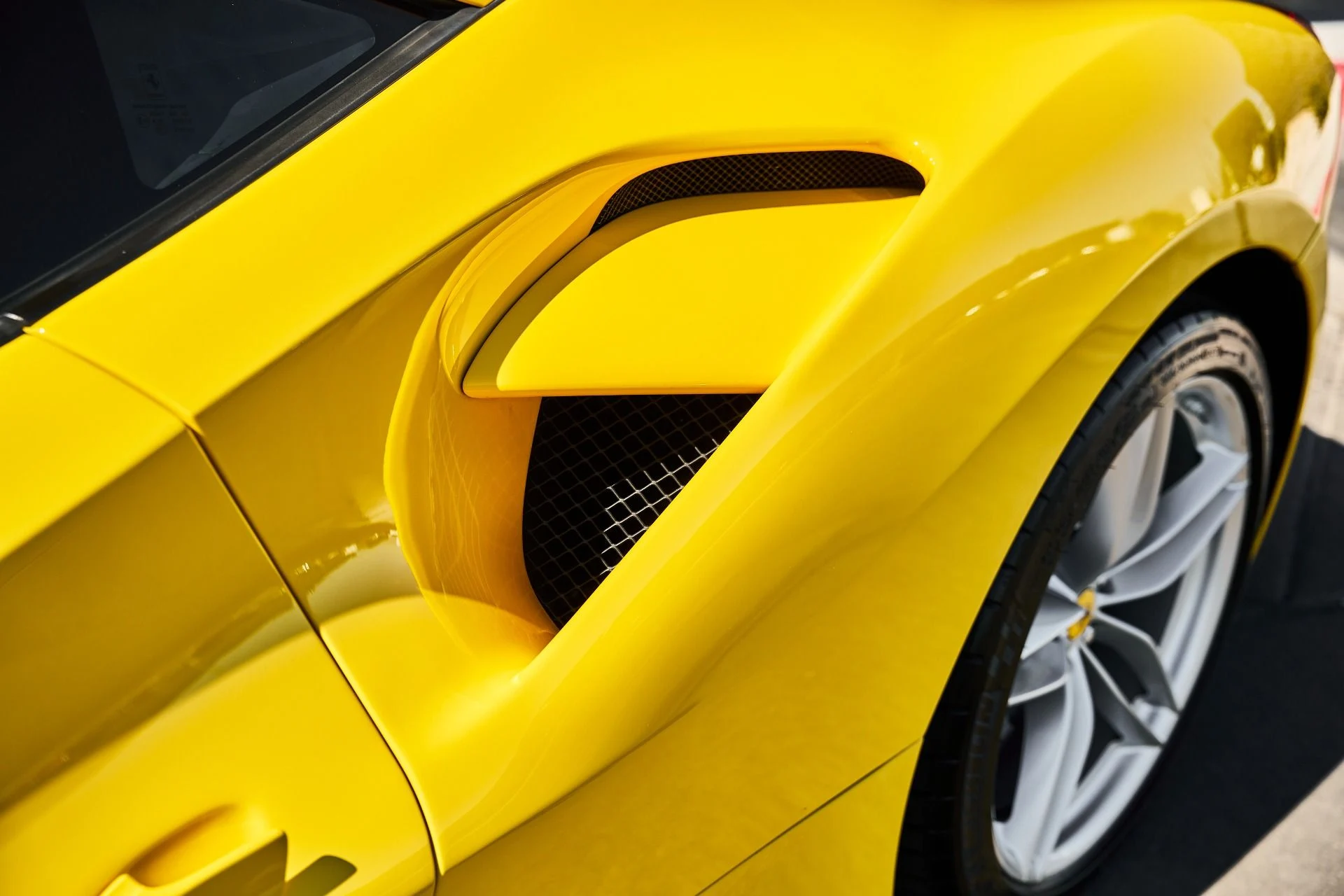 mph007_983599979_Used_2017_Ferrari_488_GTB_Base_1791401134_13015d9870