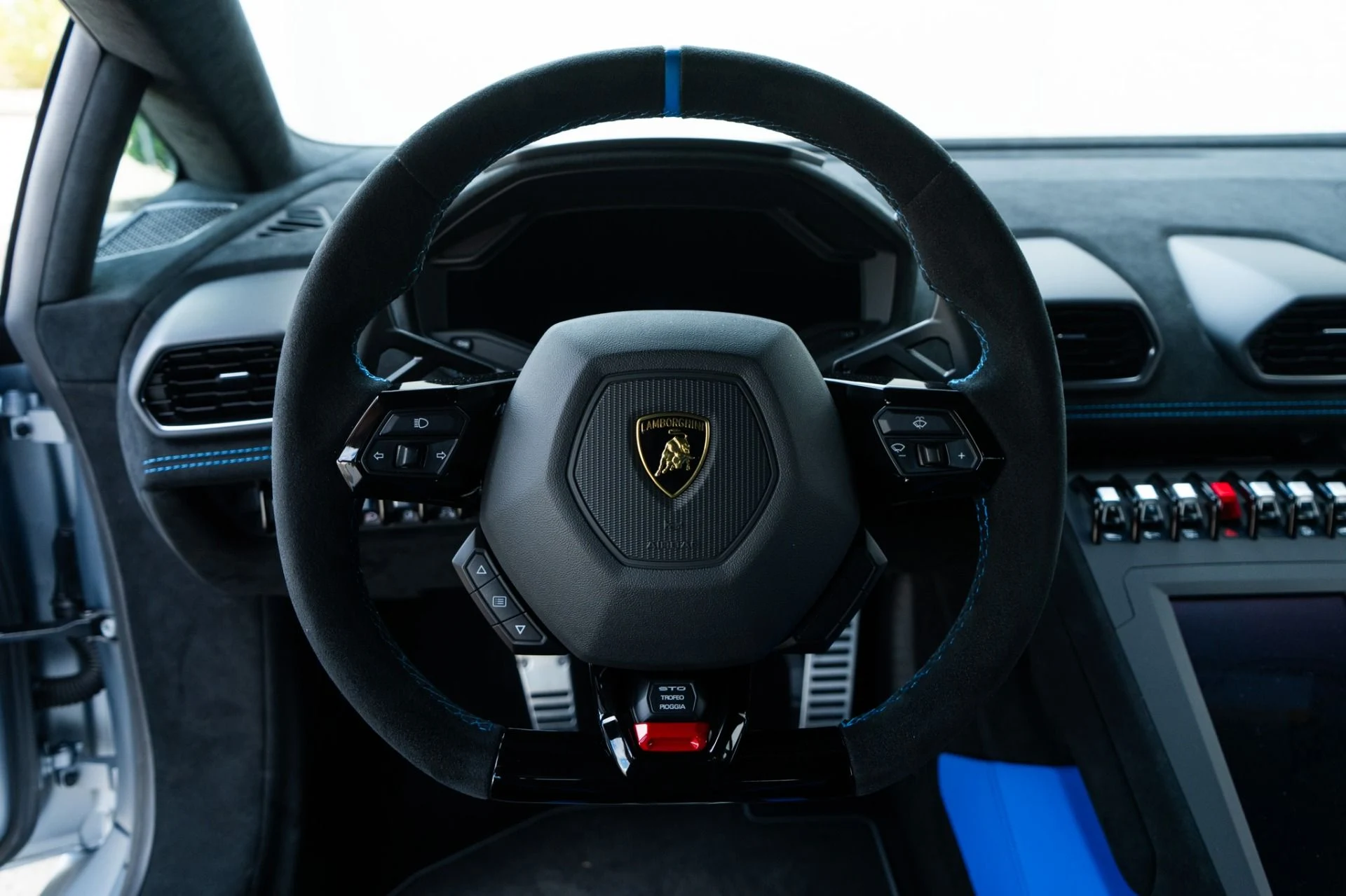 mph007_987220318_Used_2023_Lamborghini_Huracan_STO_1760737861_0ca0a03891