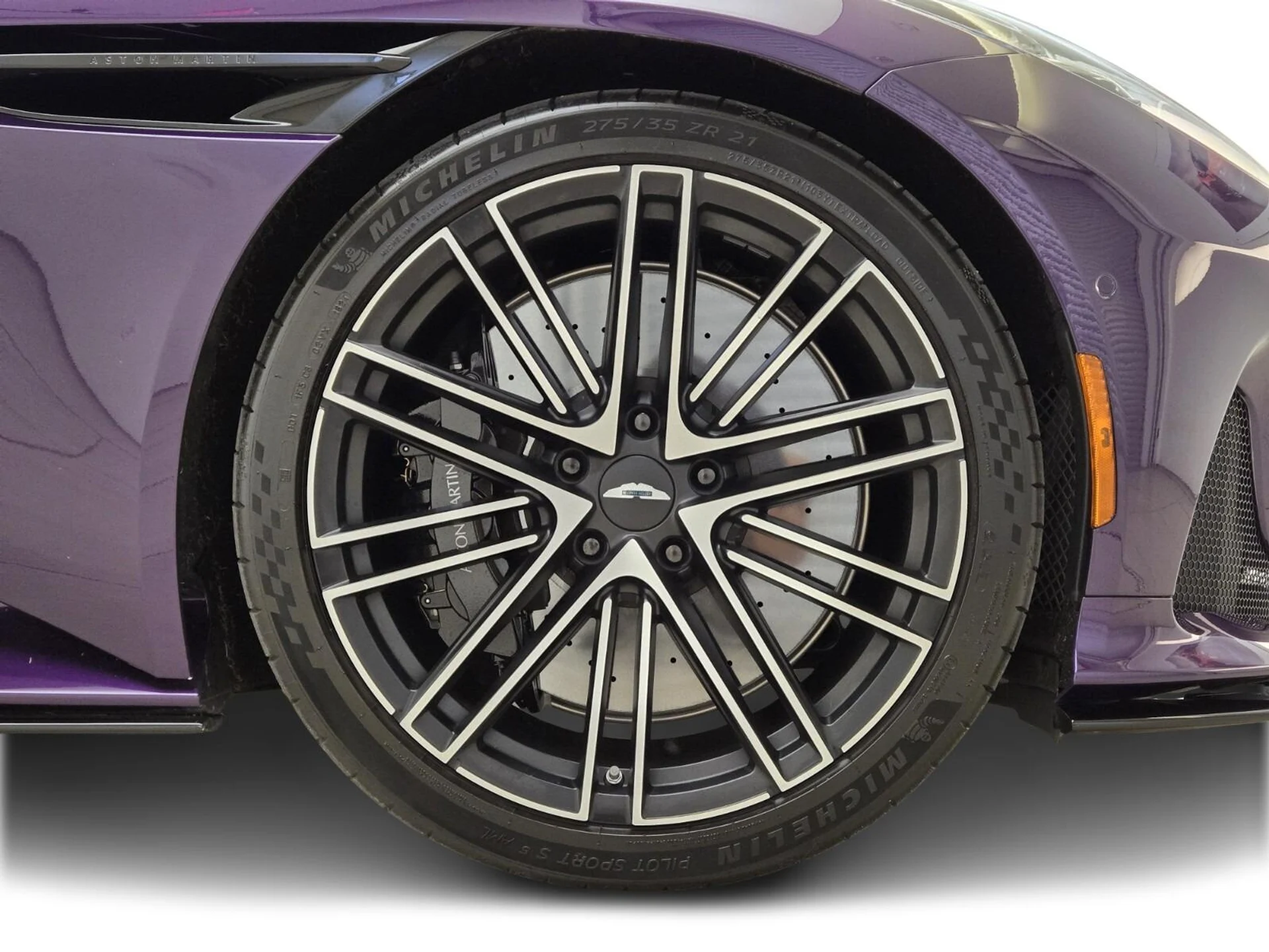 mph007_995303921_Used_2025_Aston_Martin_DB_12_1752731140_7388c16cb3