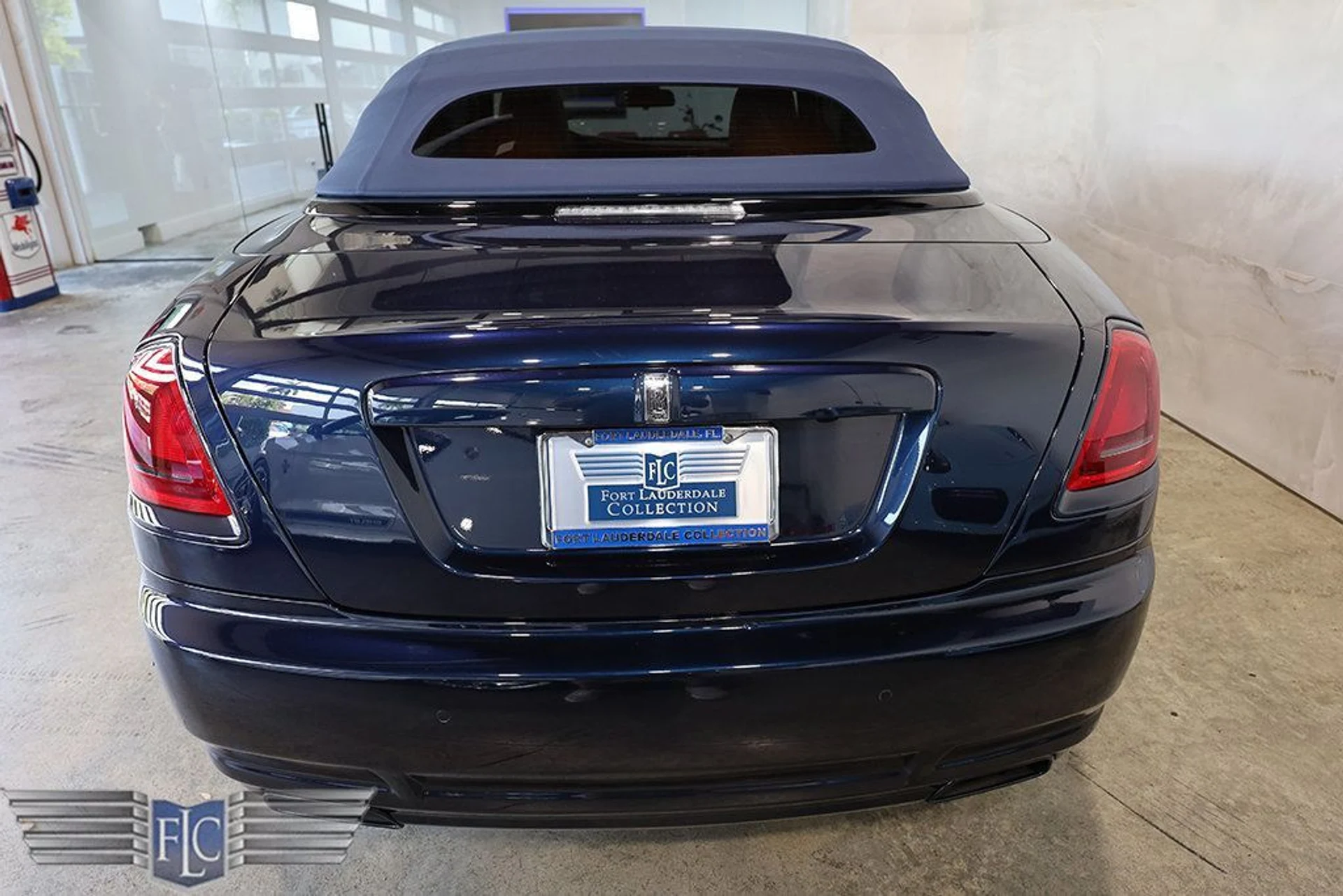 mph007_995918610_used_2017_rolls_royce_dawn_convertible_9689_22999334_8_1024_ab7169b084