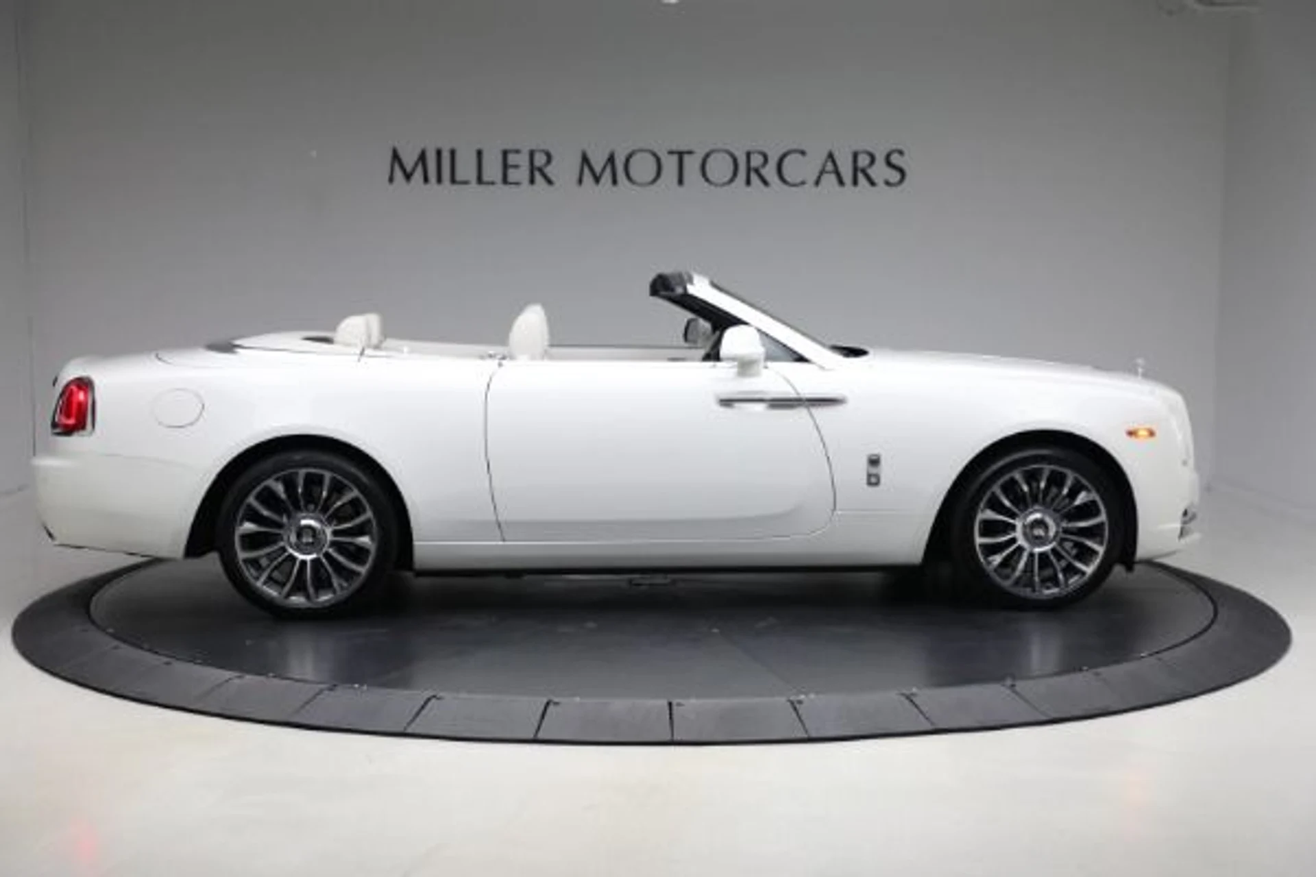 mph008_1002679617_Used_2019_Rolls_Royce_Dawn_3c38e99b9f