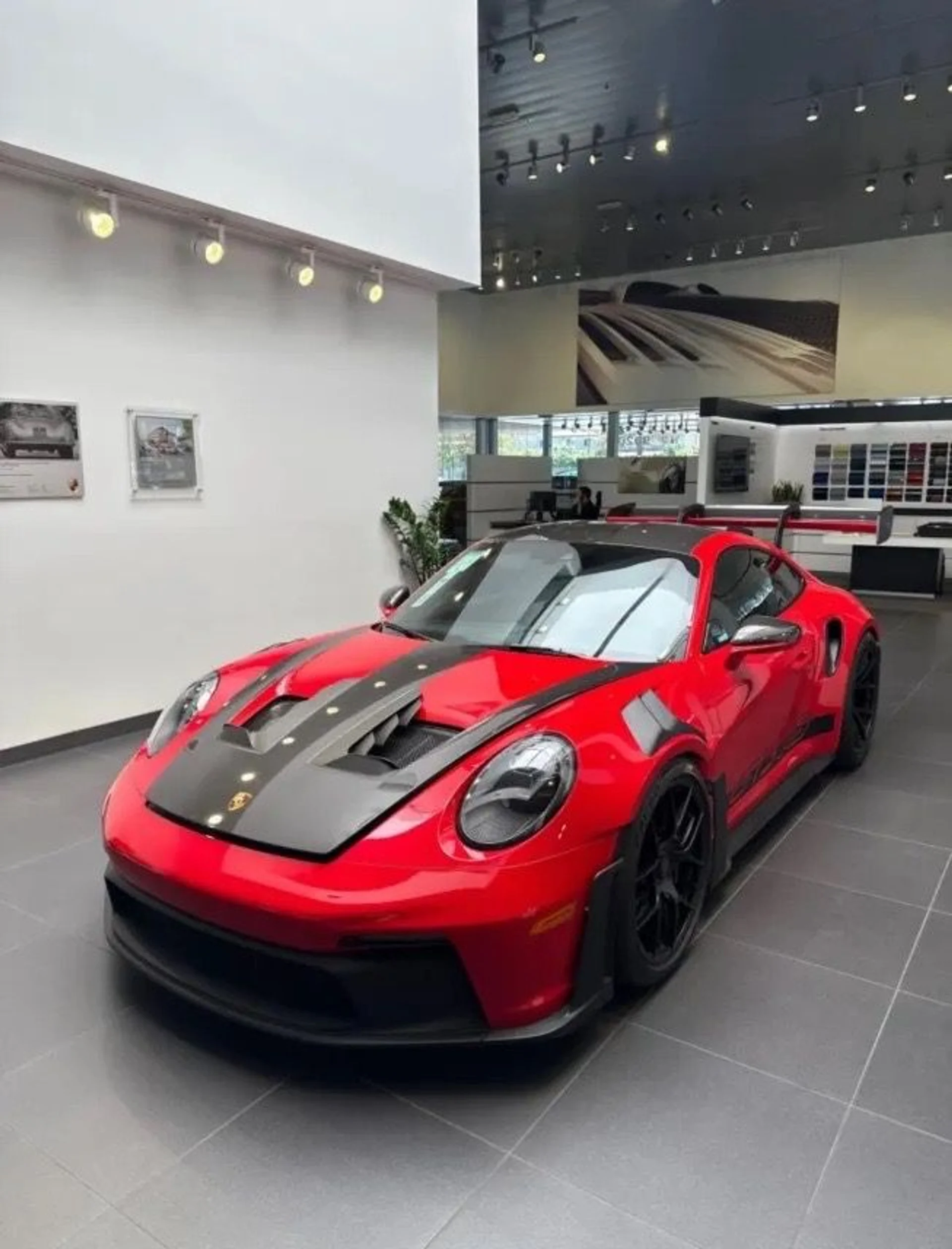 mph008_1006253062_Used_2024_Porsche_911_GT_3_RS_1769208958_d4723fba94