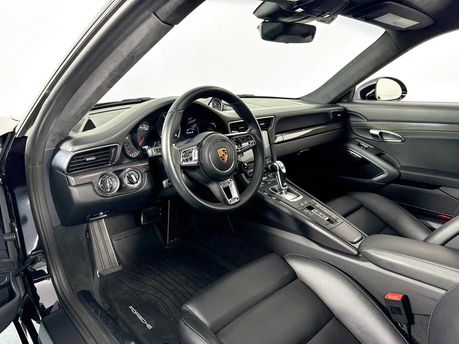 mph008_101032846_Used_2019_Porsche_911_Turbo_S_1782334224_7aa84e069d