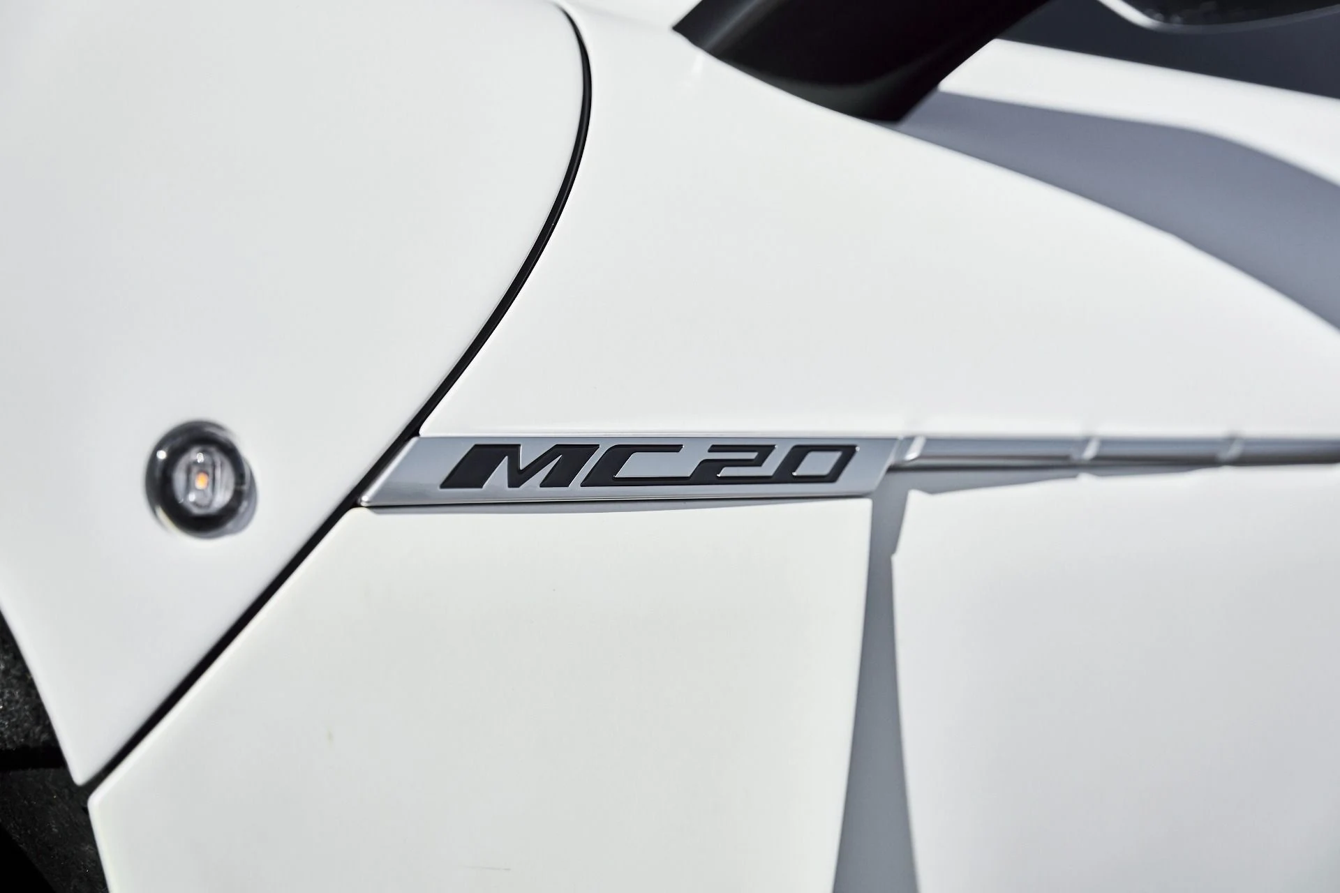 mph008_1013902685_Used_2023_Maserati_MC_20_Base_1773796502_b1ee26907b