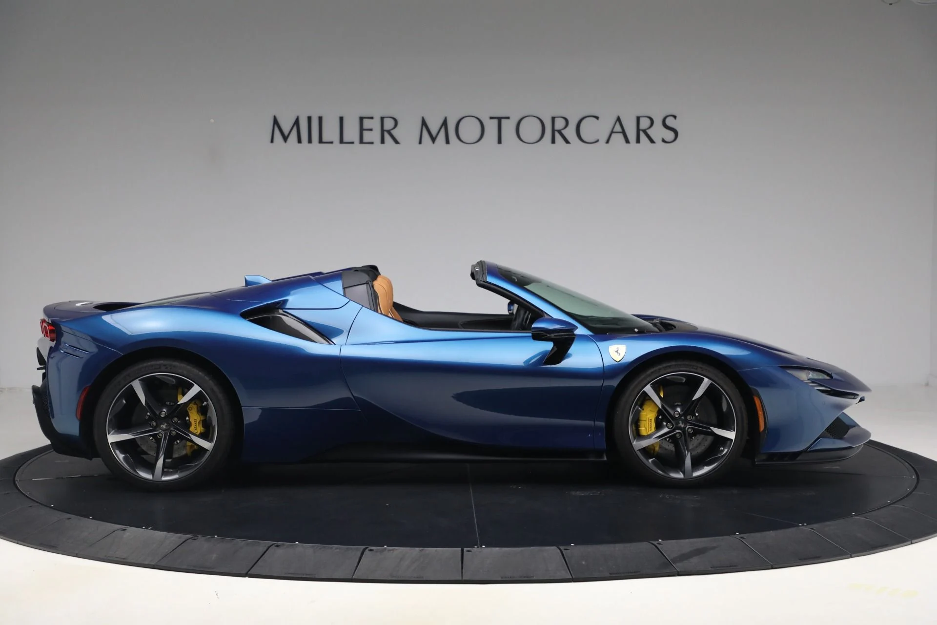 mph008_1015439740_Used_2024_Ferrari_SF_90_Spider_1791405464_11a1cb0410