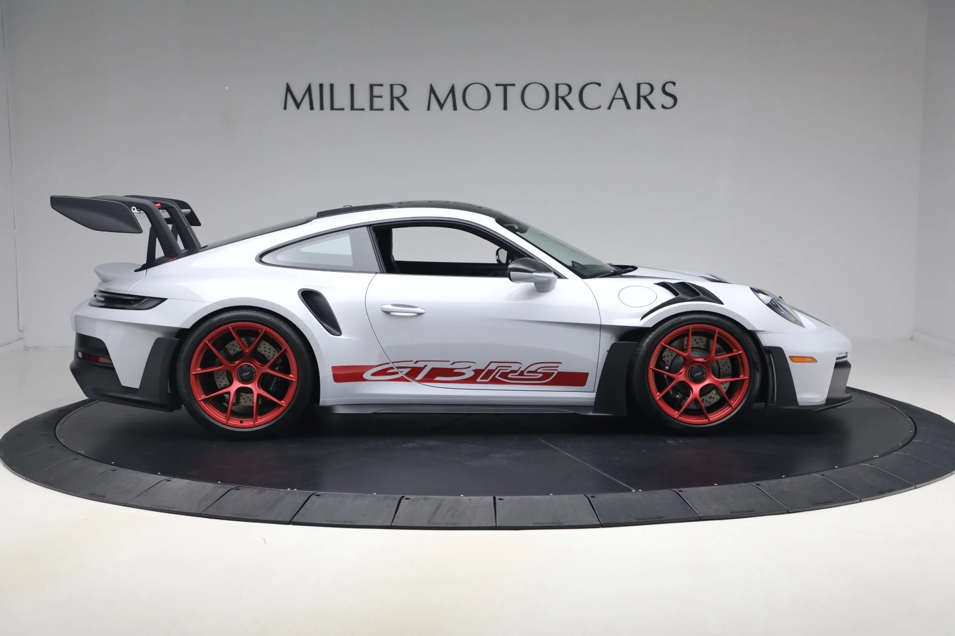 mph008_1016742075_Used_2025_Porsche_911_GT_3_RS_1789411485_bbb1622bdb