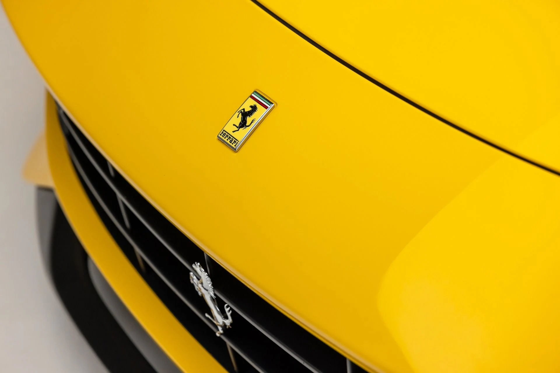 mph008_1019593410_Used_2014_Ferrari_F12berlinetta_1766171664_c0fd8cf2f6