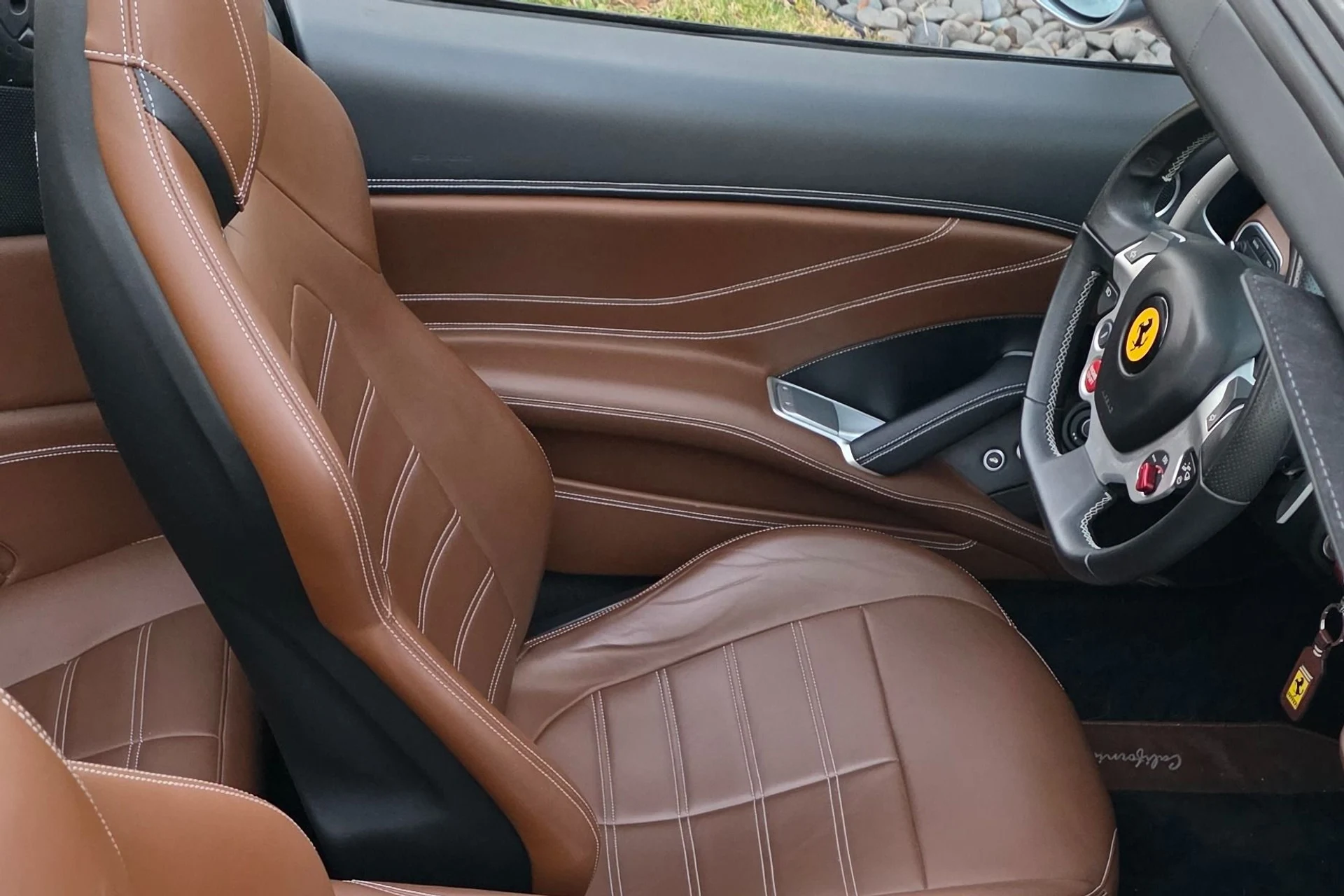 mph008_1022090350_Used_2017_Ferrari_California_T_1763593112_4bfcb1d5f6