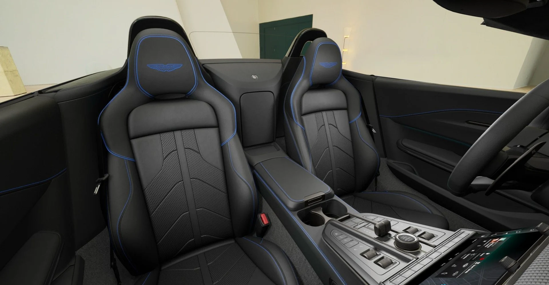 mph008_1027684526_New_2026_Aston_Martin_Vantage_Roadster_1790019080_9c7f49b4ca
