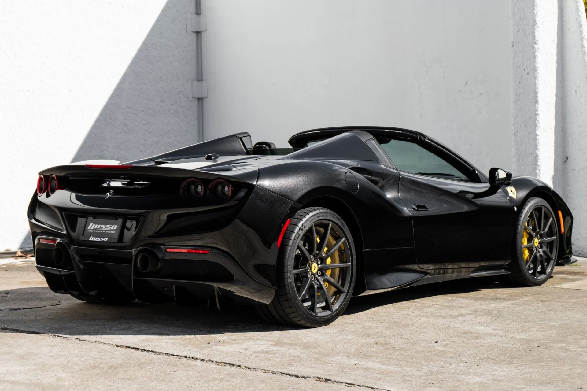mph008_1028745455_Used_2022_Ferrari_F8_Spider_1791584435_88b8236bd2