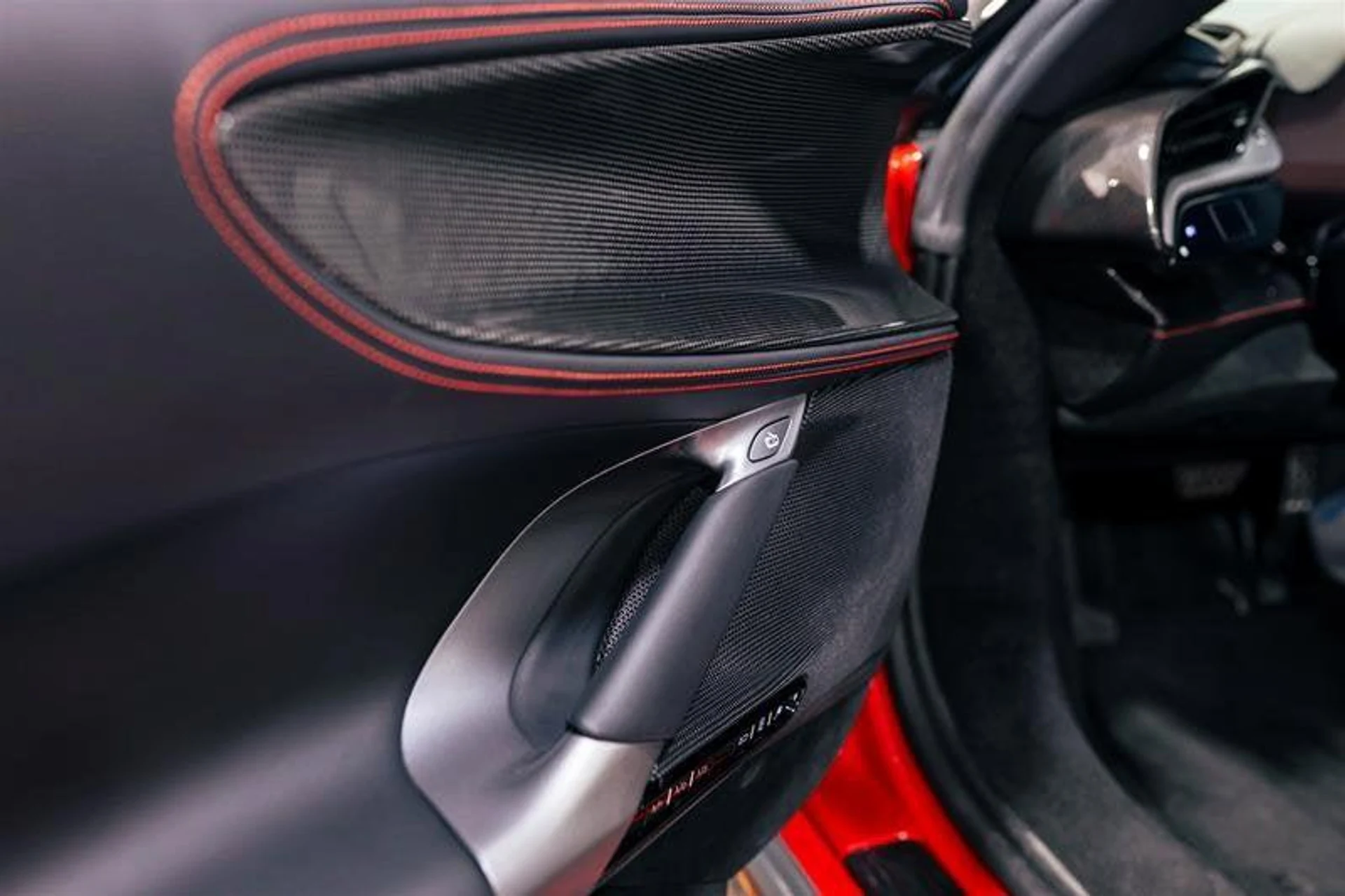 mph008_1029105248_Used_2025_Ferrari_SF_90_Spider_Base_1782922724_998403d485