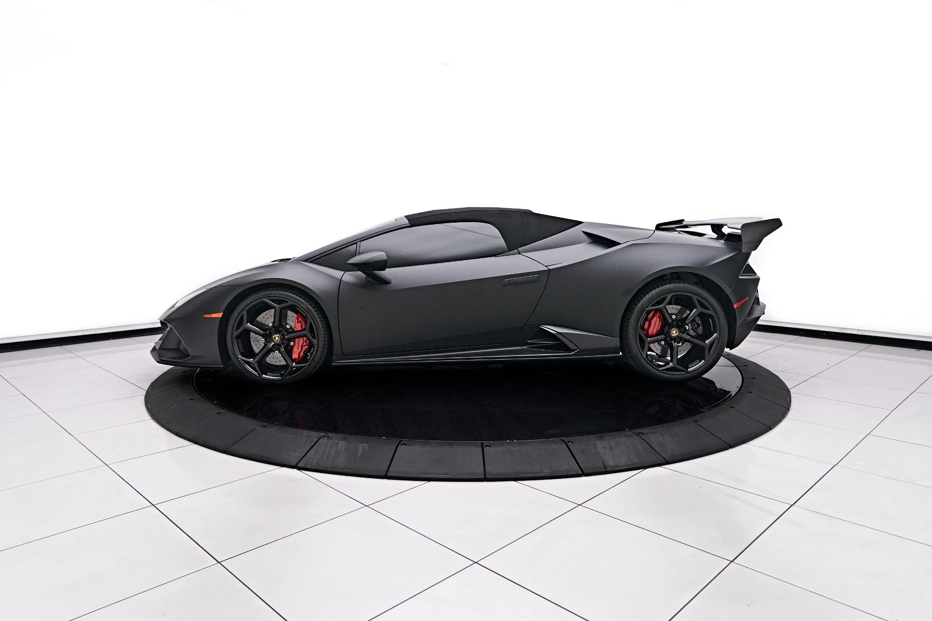 mph008_1039208537_Used_2020_Lamborghini_Huracan_EVO_Base_1755655859_c22384ac61