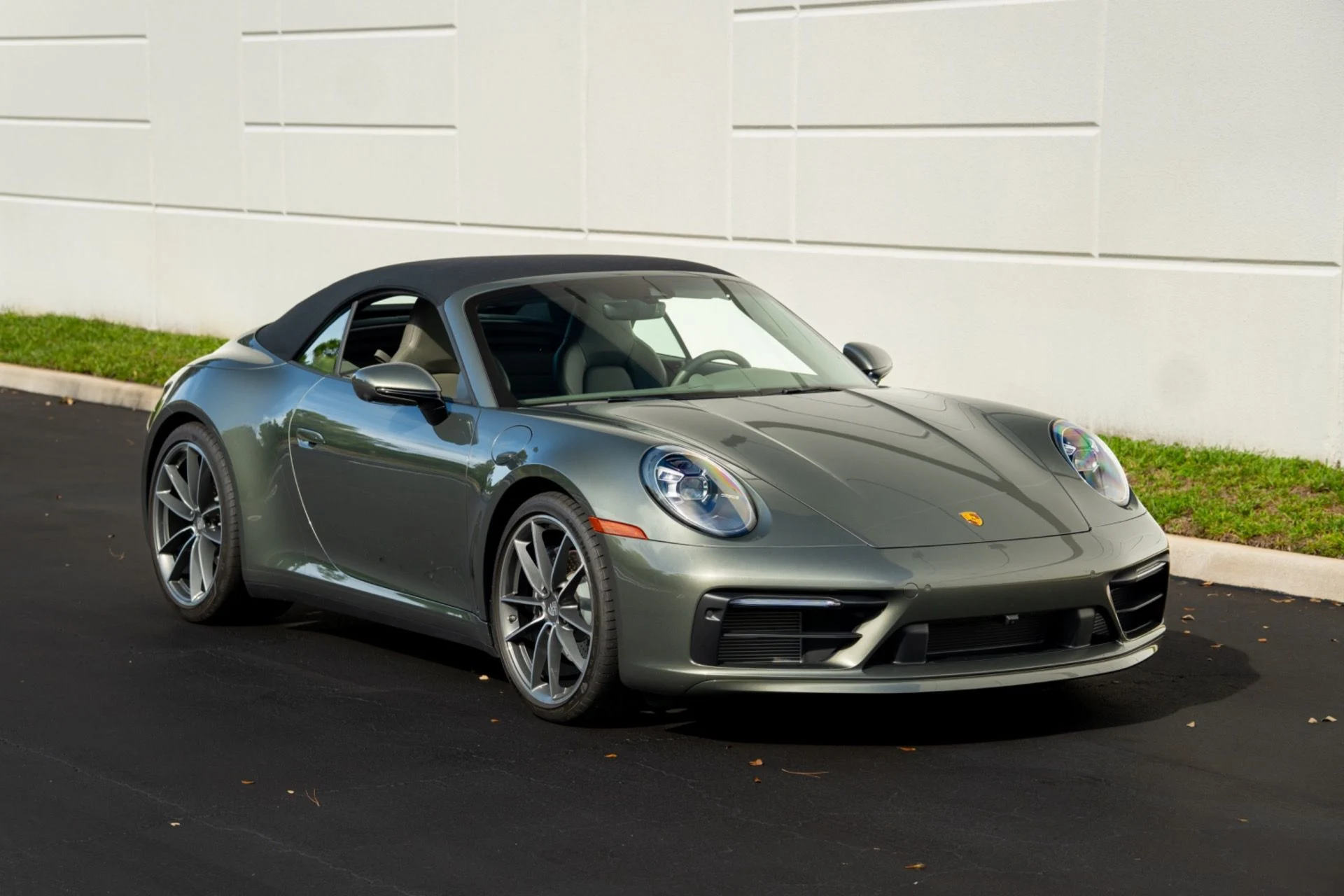 mph008_104665059_Used_2023_Porsche_911_Carrera_1756439604_da8ca87649