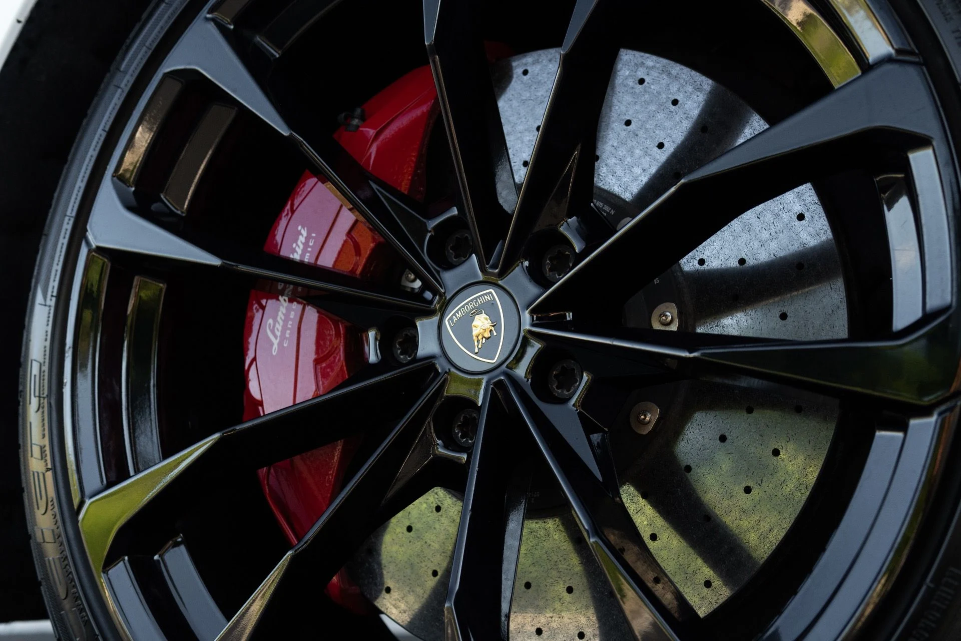 mph008_1050436609_Used_2021_Lamborghini_Urus_1767069879_fc280cbbef