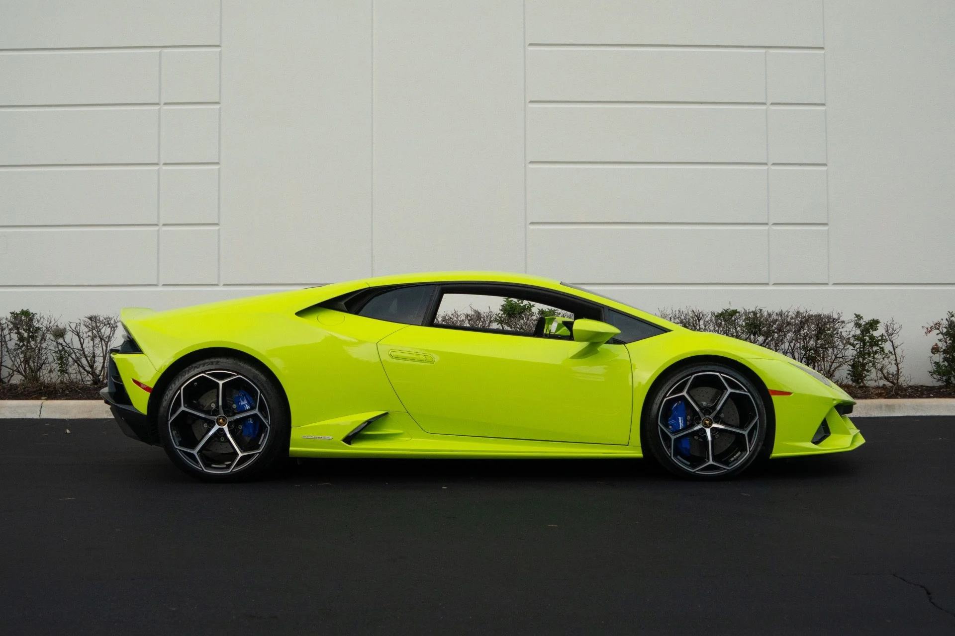 mph008_105990086_Used_2020_Lamborghini_Huracan_EVO_1764467983_af8cb19d65
