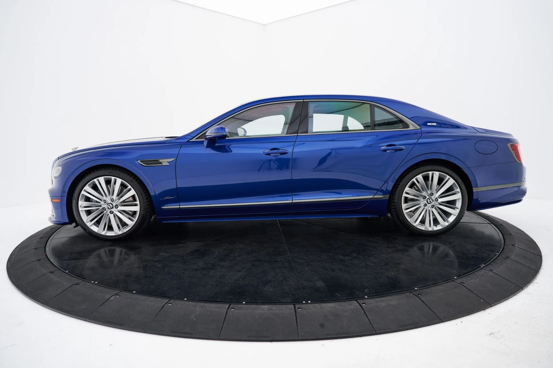 mph008_1063707431_Used_2025_Bentley_Flying_Spur_Speed_1792601123_3605d15899