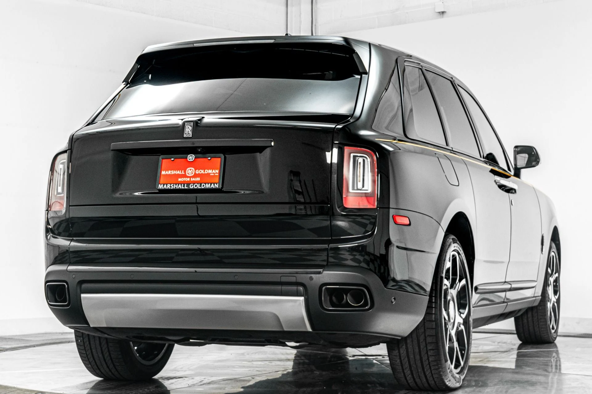 mph008_1069775399_Used_2023_Rolls_Royce_Cullinan_Black_Badge_Rear_Seat_Entertainment_Bespoke_Audio_Panoramic_Roof_1785862413_17bd113cbf