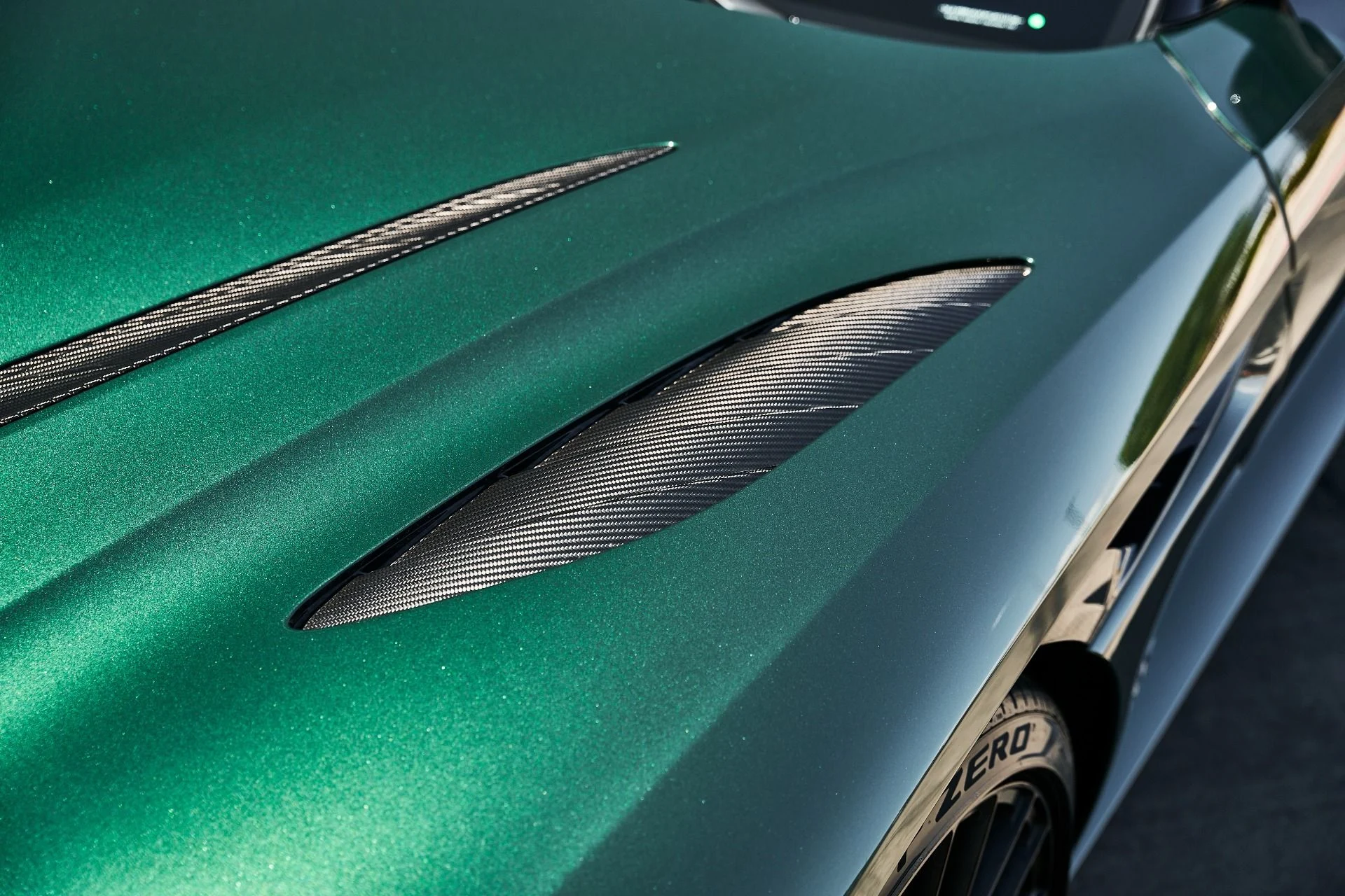 mph008_1085121199_Used_2023_Aston_Martin_DBS_Ultimate_1787789321_9d2f3954bf
