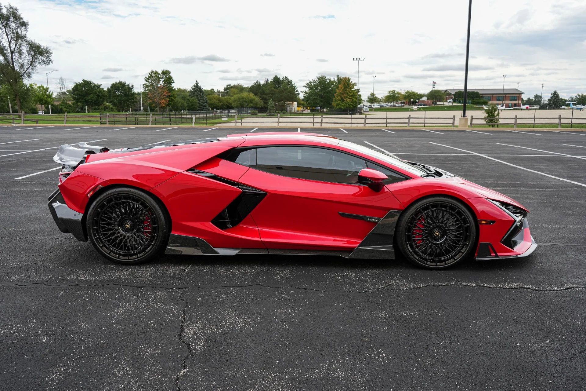 mph008_1089836128_Used_2025_Lamborghini_Revuelto_1790108001_5aaacbb48e