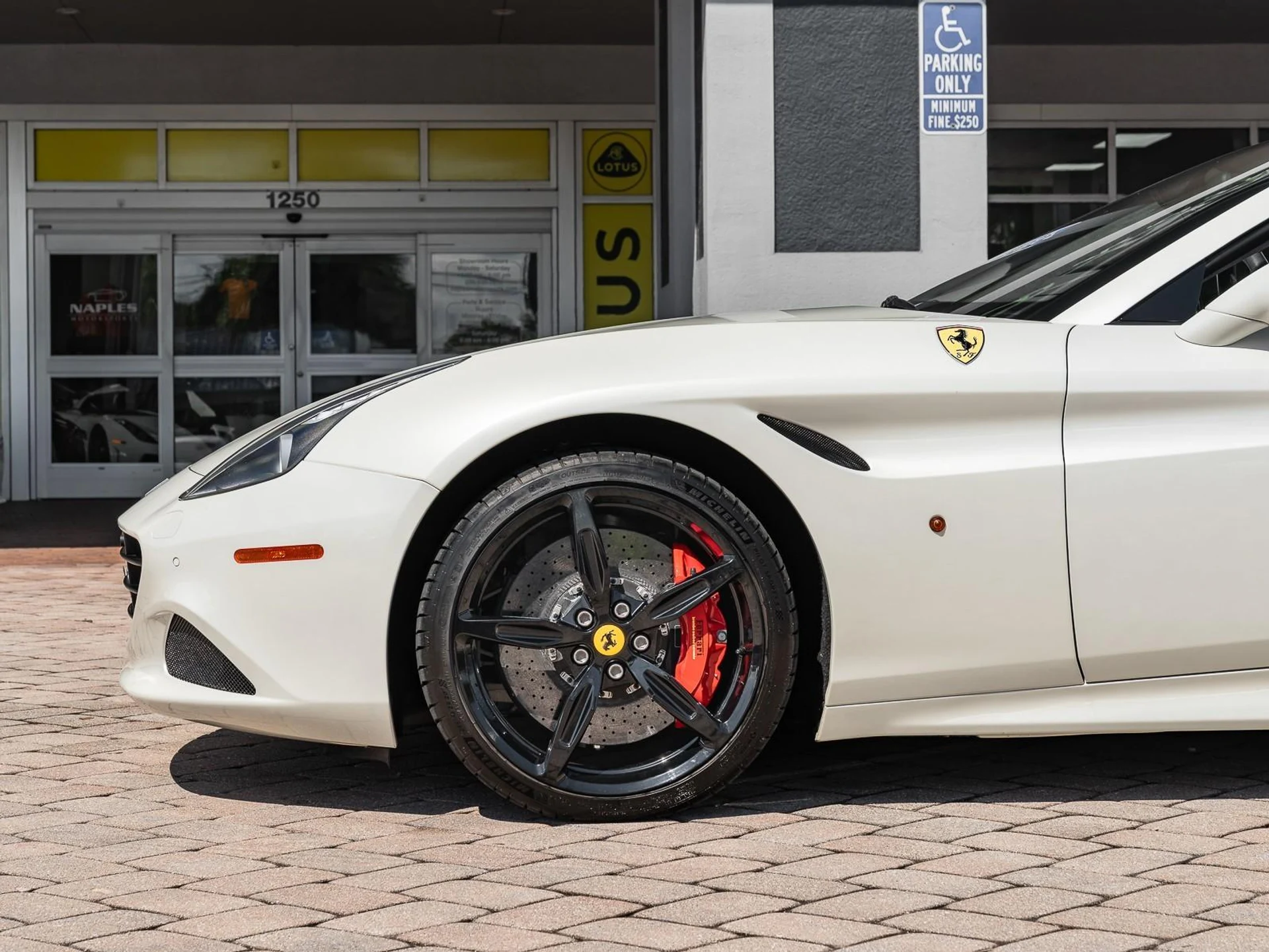 mph008_1100565578_Used_2015_Ferrari_California_T_1758132598_8ec2a7af4d