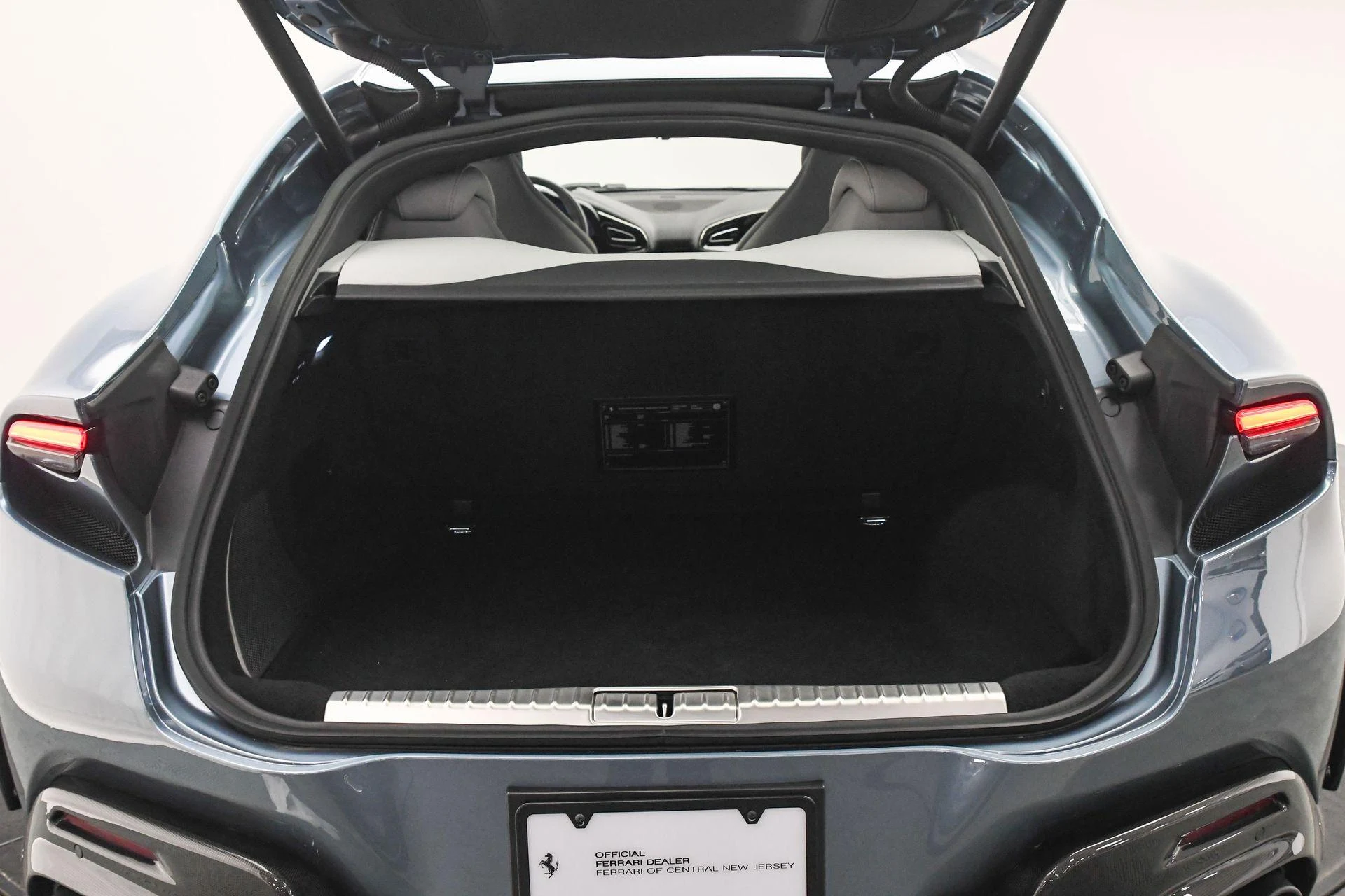 mph008_1102299603_Used_2025_Ferrari_Purosangue_1757454925_2df23919b9