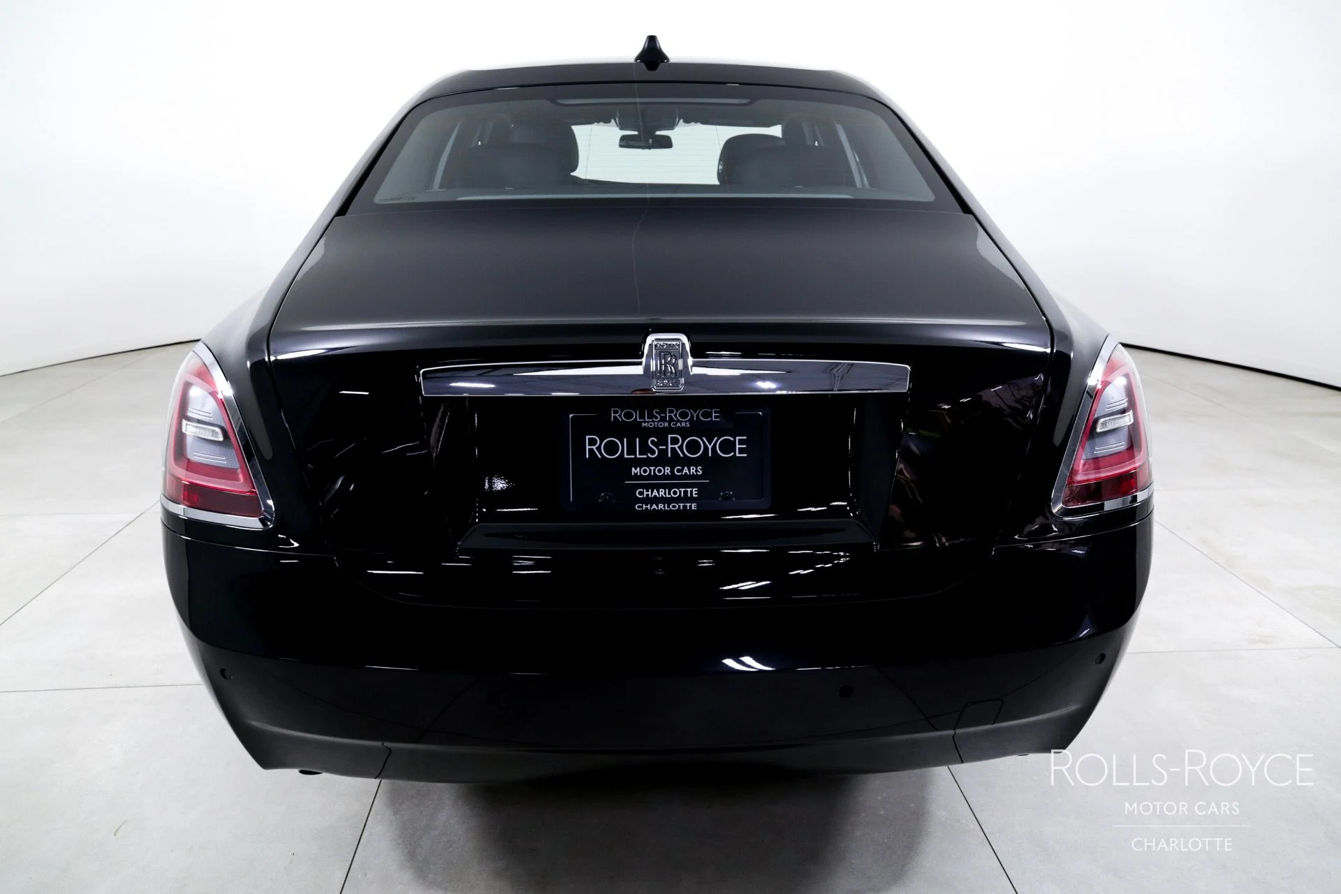 mph008_1107020446_Used_2024_Rolls_Royce_Ghost_1746461568_5c563968eb