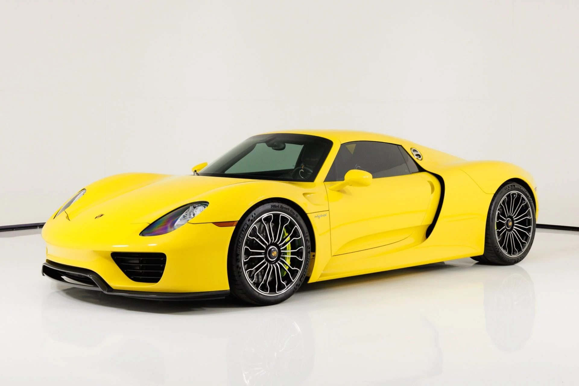 mph008_112352003_Used_2015_Porsche_918_Spyder_1789427619_d991de9ac4