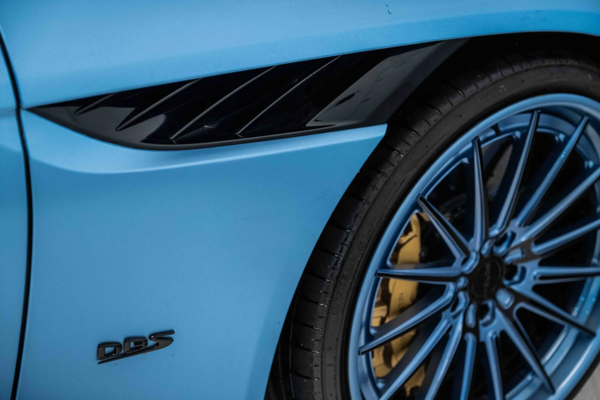 mph008_1143832075_Used_2019_Aston_Martin_DBS_Superleggera_1726670802_a9dbf89b2b