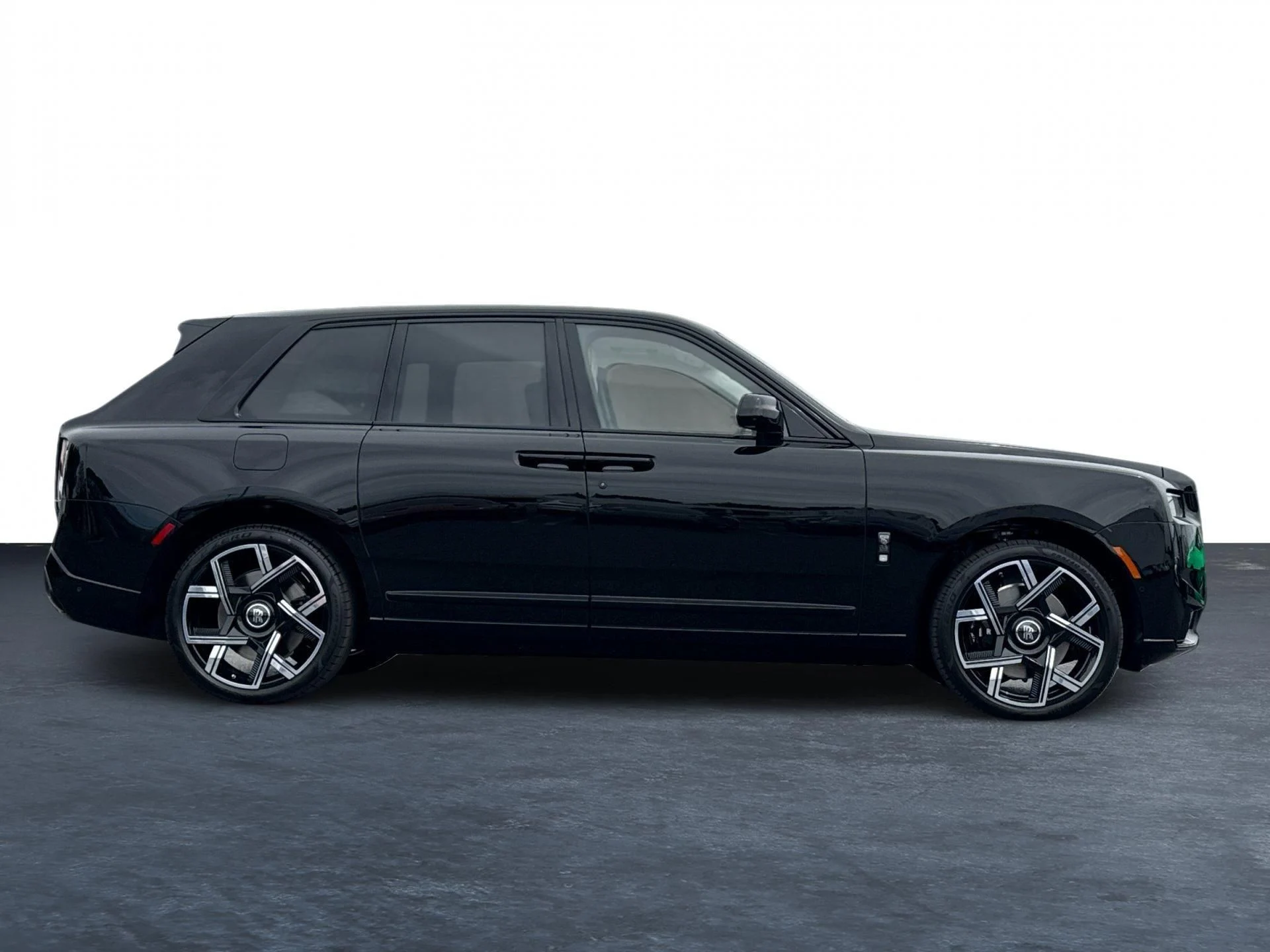 mph008_1146030128_New_2027_Rolls_Royce_Cullinan_Black_Badge_1787905703_a3f6ee83f2