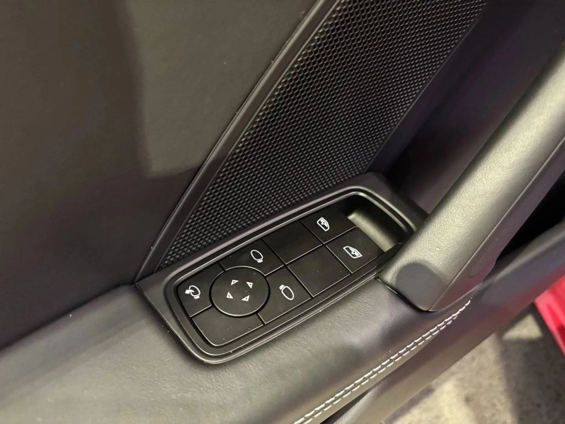 mph008_114820271_21a1aa24df0e0254c4d7cc724027c172x_b5f01453e4