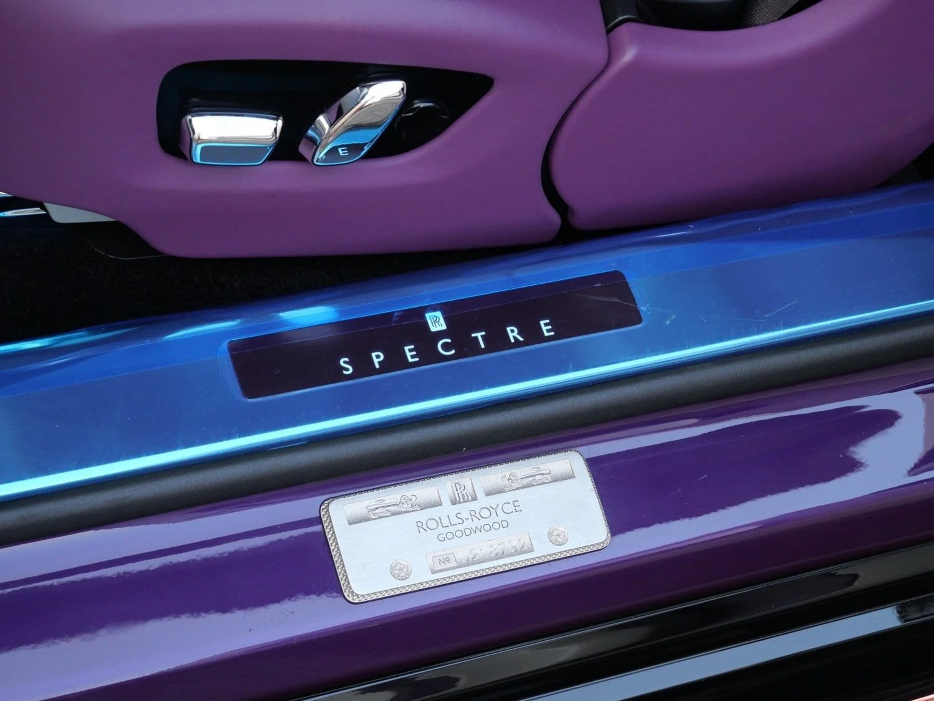 mph008_1153604668_bb7eb20995eef153ff90be6708270568x_ed1104002b