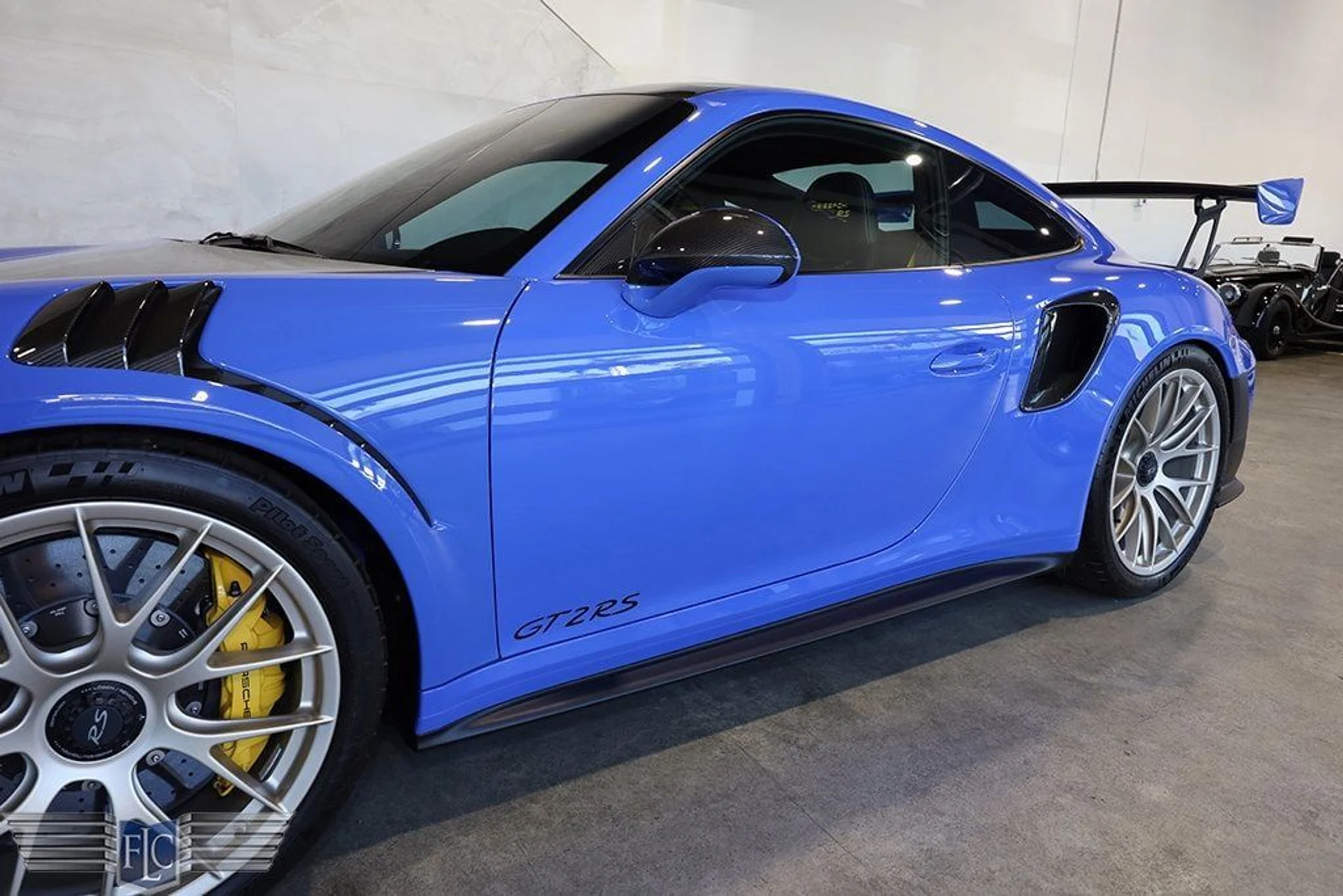 mph008_1158257267_used_2018_porsche_911_gt2rsweissach_9689_22919287_9_1024_853a13e997