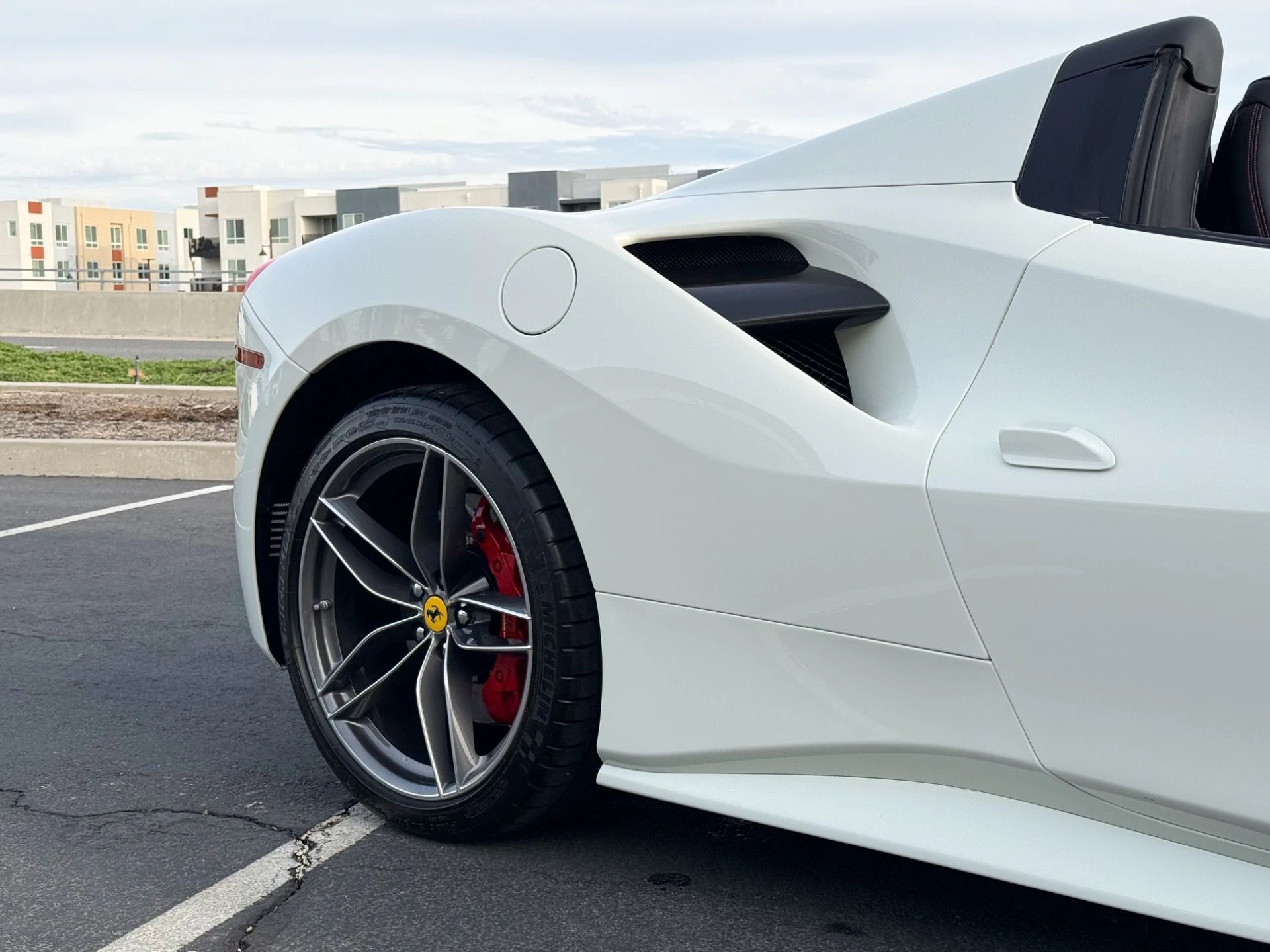mph008_1159218240_Used_2019_Ferrari_488_Spider_1772223438_52c0c035a2