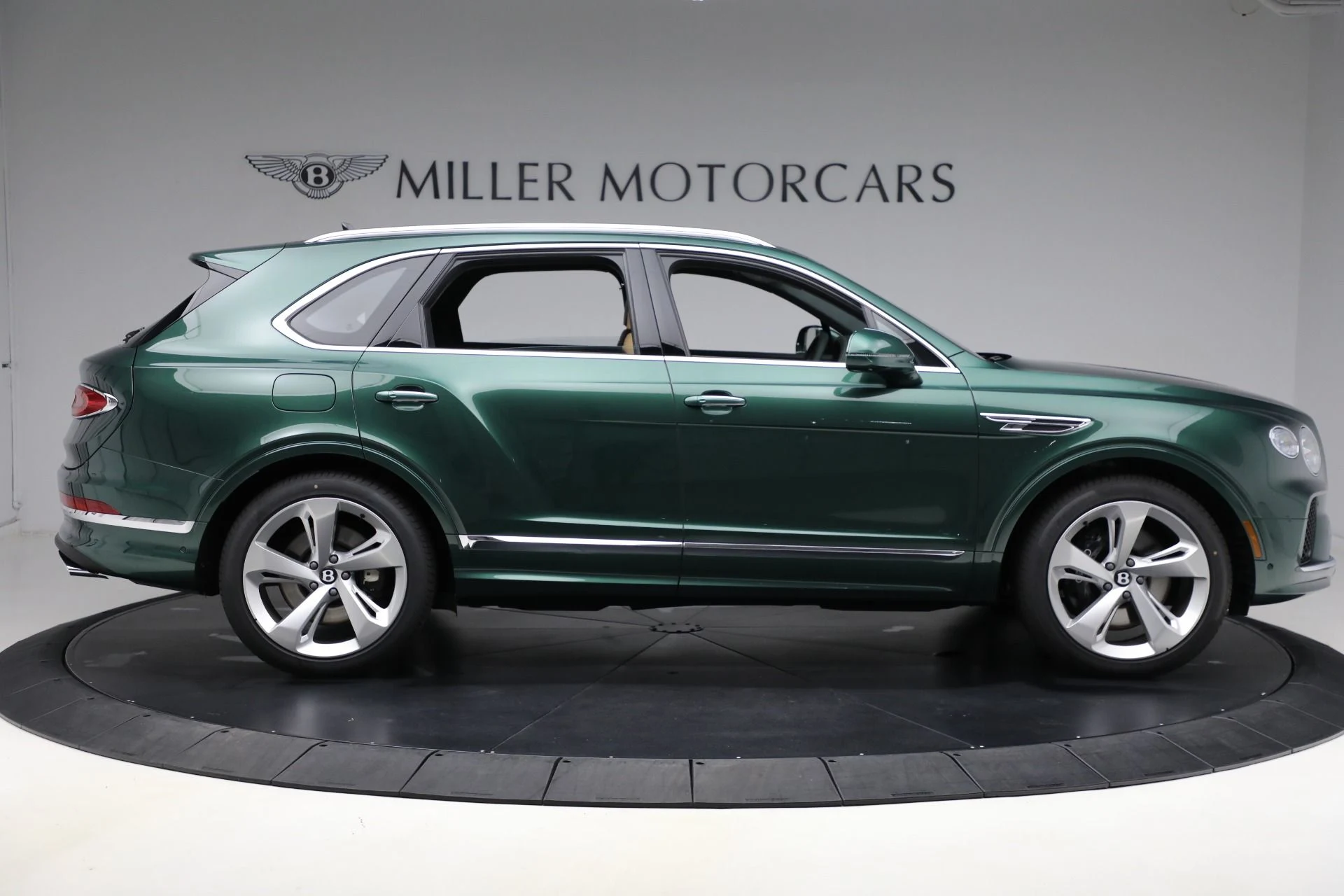 mph008_1162643398_New_2025_Bentley_Bentayga_V8_dfb1c070e1