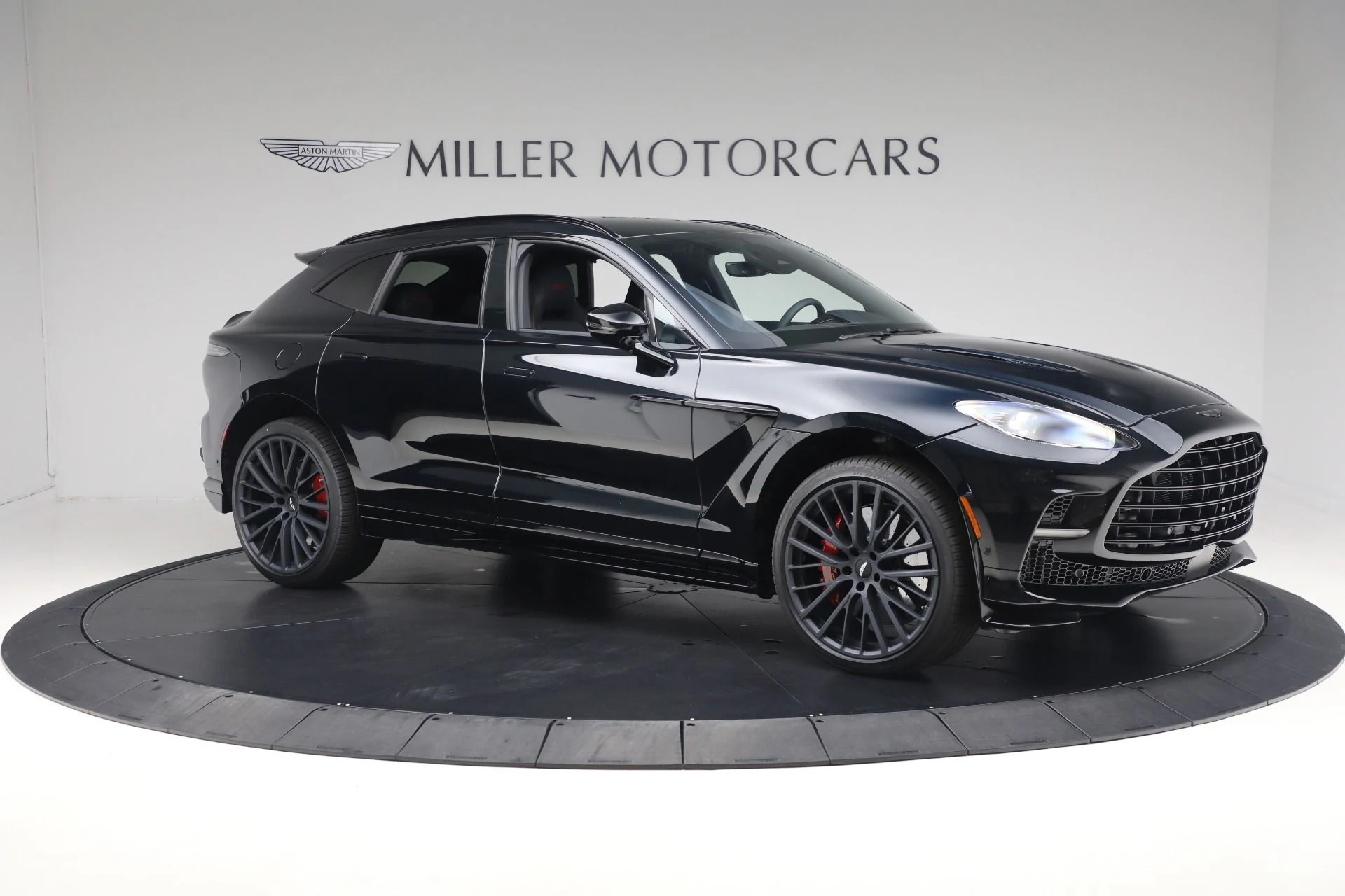 mph008_1166100020_New_2025_Aston_Martin_DBX_707_80caf3d5d1