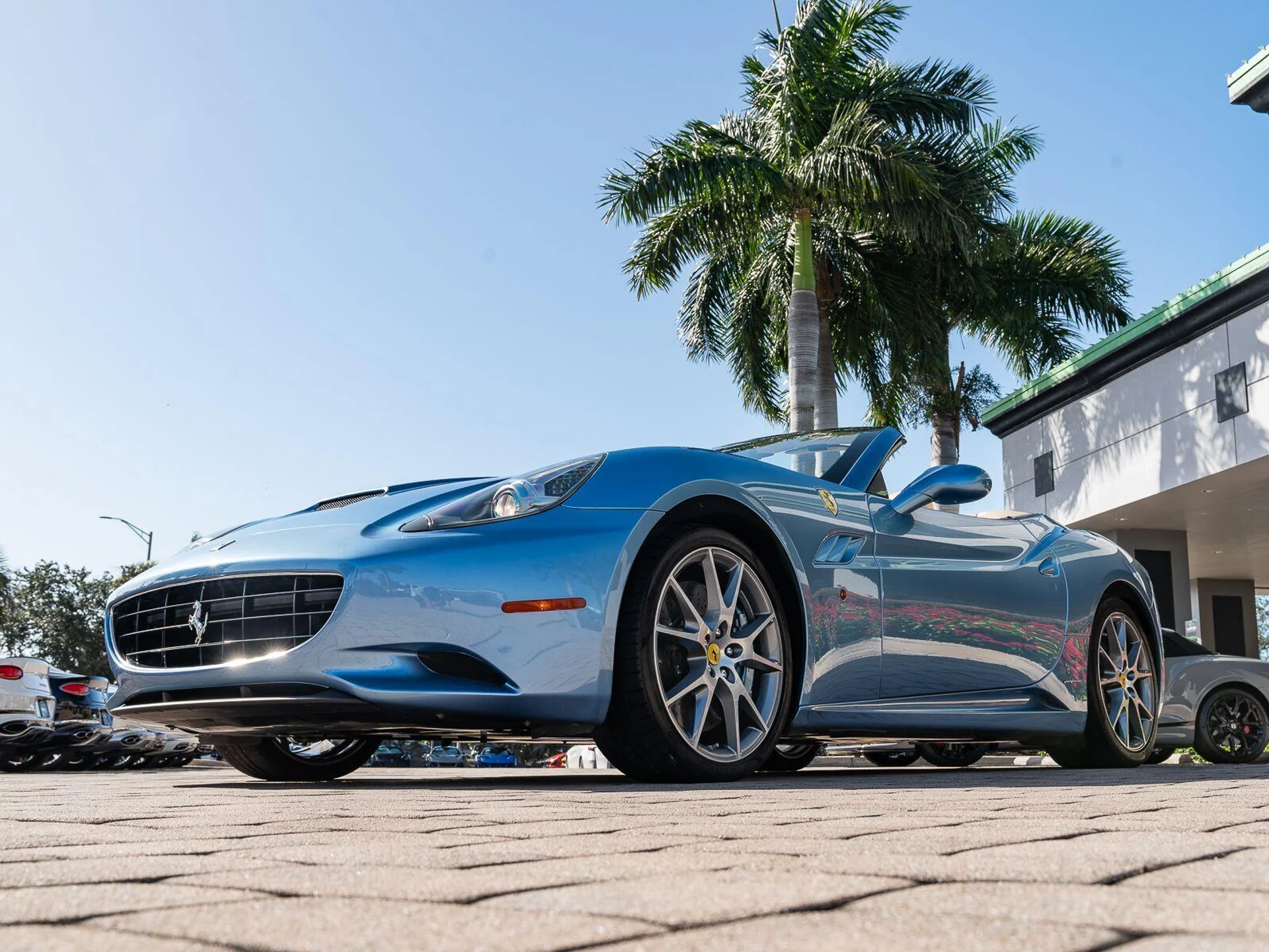 mph008_1167295931_Used_2010_Ferrari_California_1793131302_e96e268508
