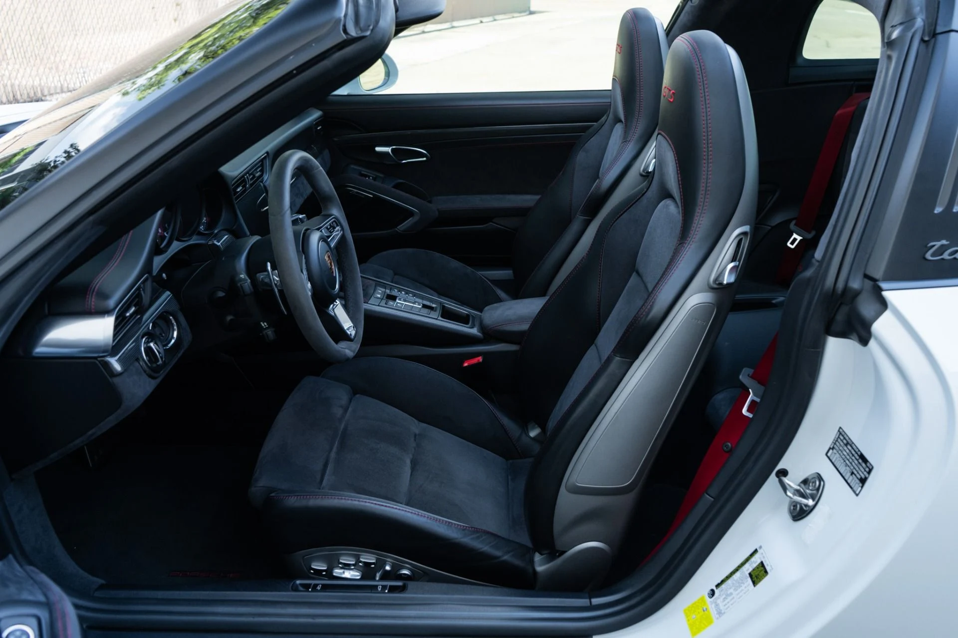 mph008_1170891170_Used_2018_Porsche_911_Targa_4_GTS_1791238615_d013f1998a