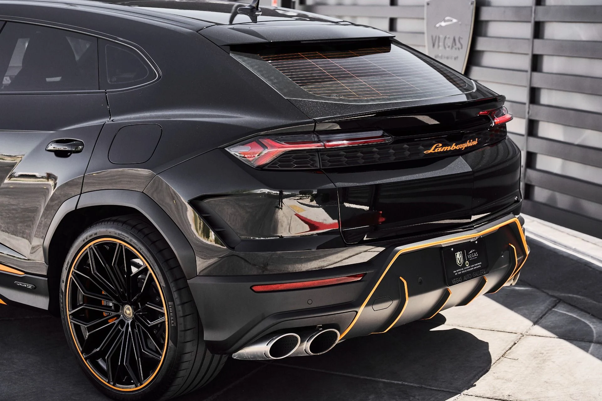 mph008_1172080441_Used_2025_Lamborghini_Urus_SE_1779991972_acd4a02510