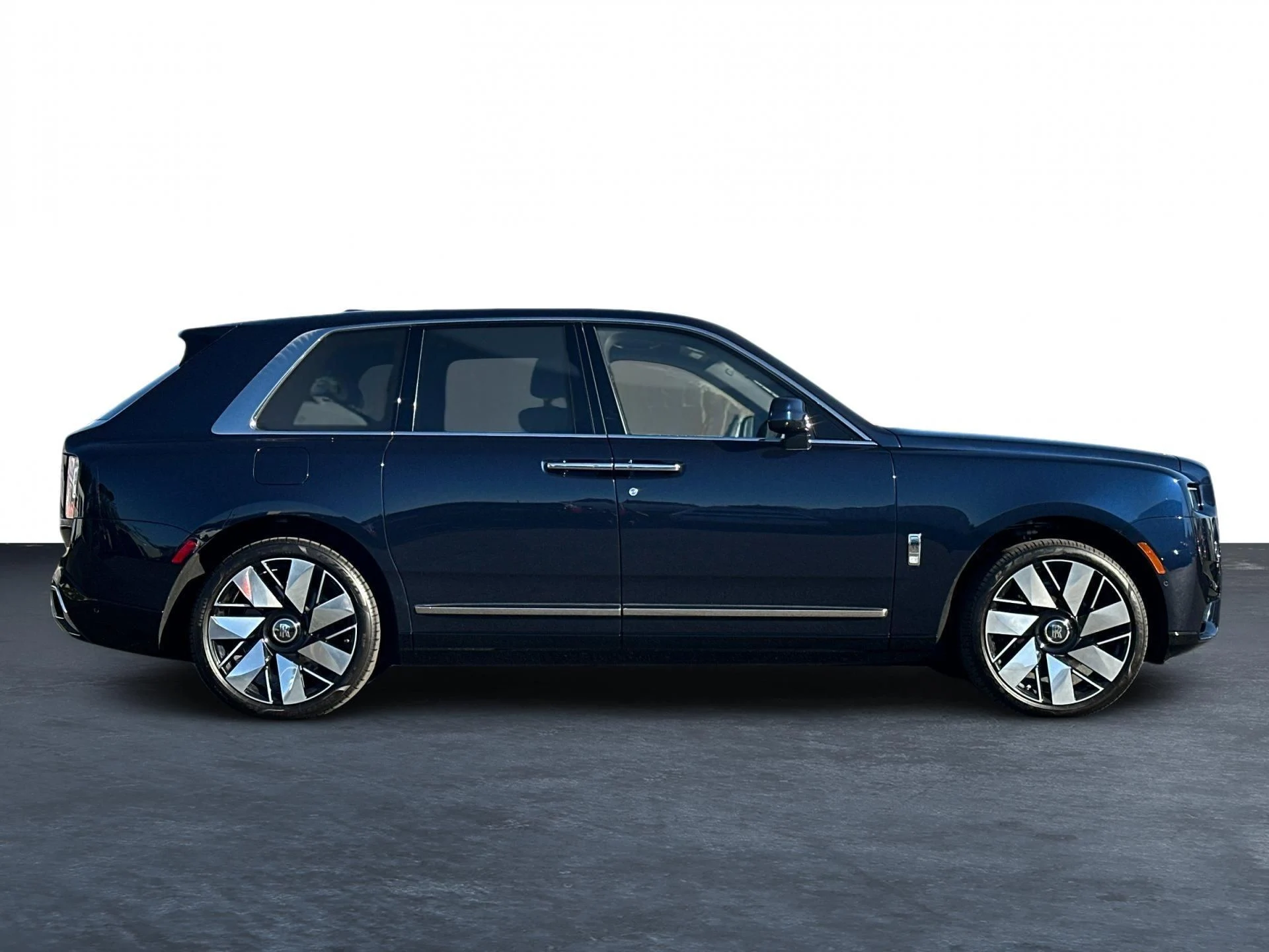 mph008_1176603301_New_2025_Rolls_Royce_Cullinan_1761746925_aef6117113