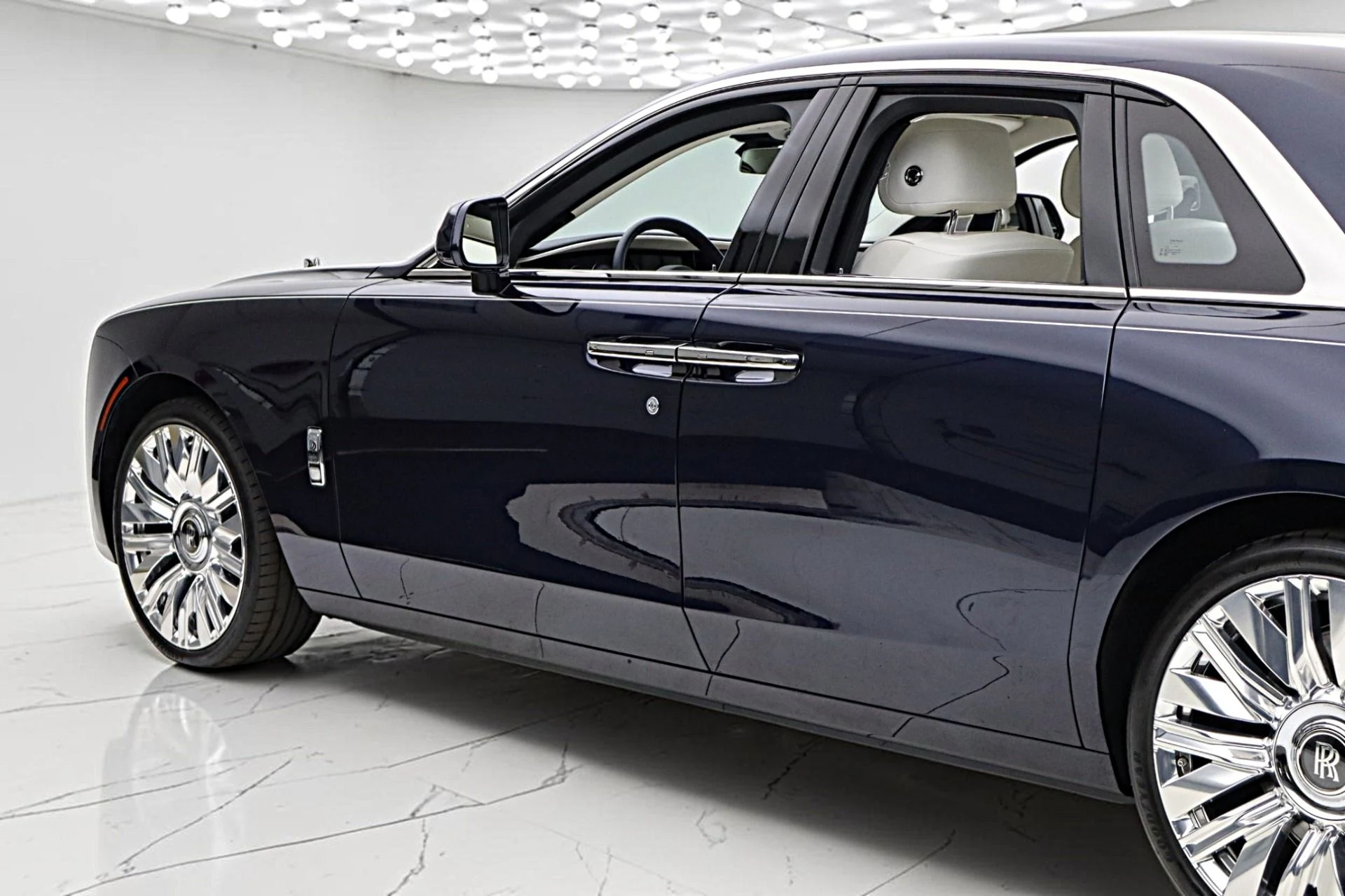 mph008_1178278656_New_2025_Rolls_Royce_Ghost_LEASE_OPTIONS_AVAILABLE_2452bce125