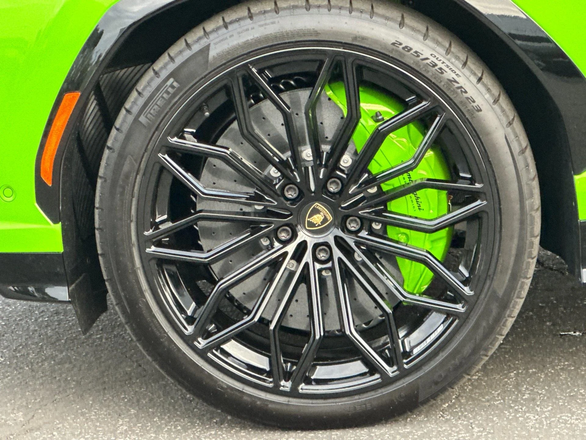 mph008_1182561578_New_2025_Lamborghini_Urus_SE_1762960325_51e3c67638